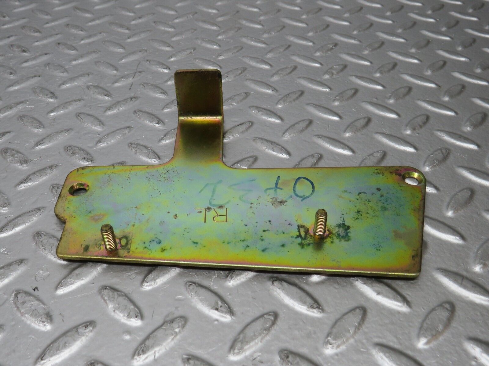 31270 Mercedes-Benz S124 220TE Wagon ECU Engine Control Unit Bracket