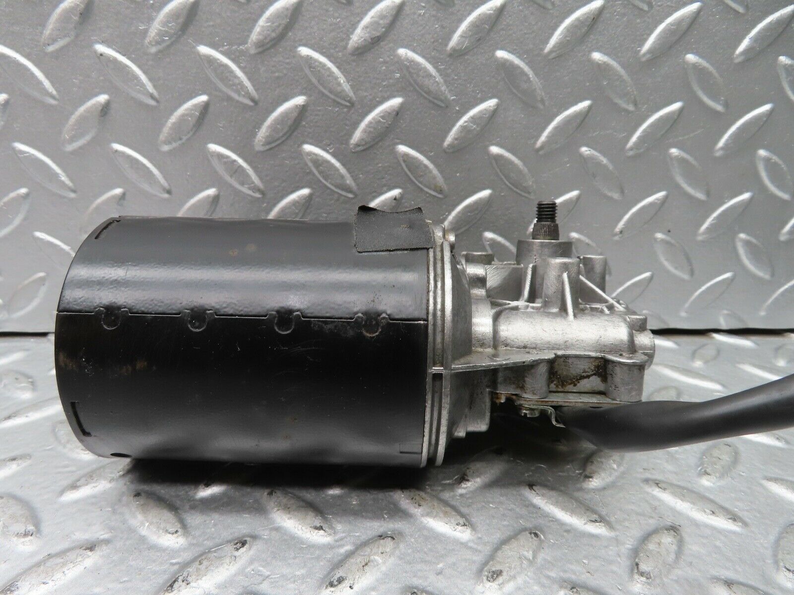 21310 Mercedes-Benz W123 230E Wiper Motor