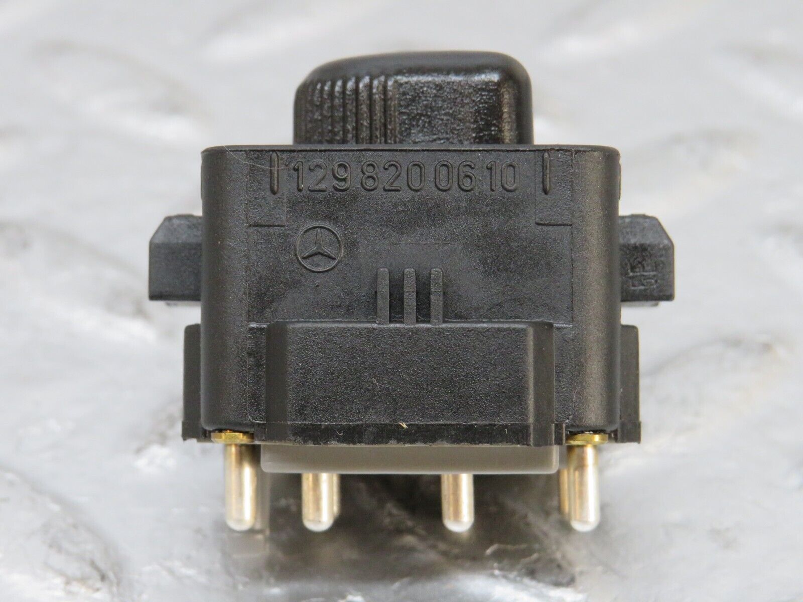 33317 Mercedes-Benz W202 C180 Electric Mirror Adjust Switch 1298200610