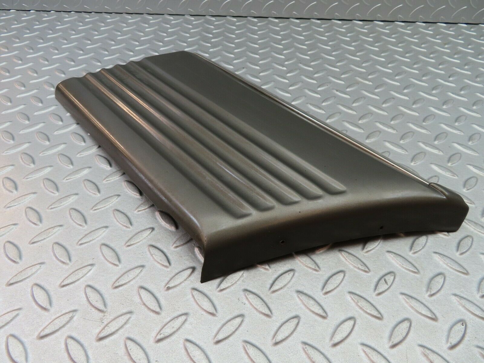 6083 Mercedes-Benz W126 380SE Front Right Fender Wing Moulding Trim 1266902240