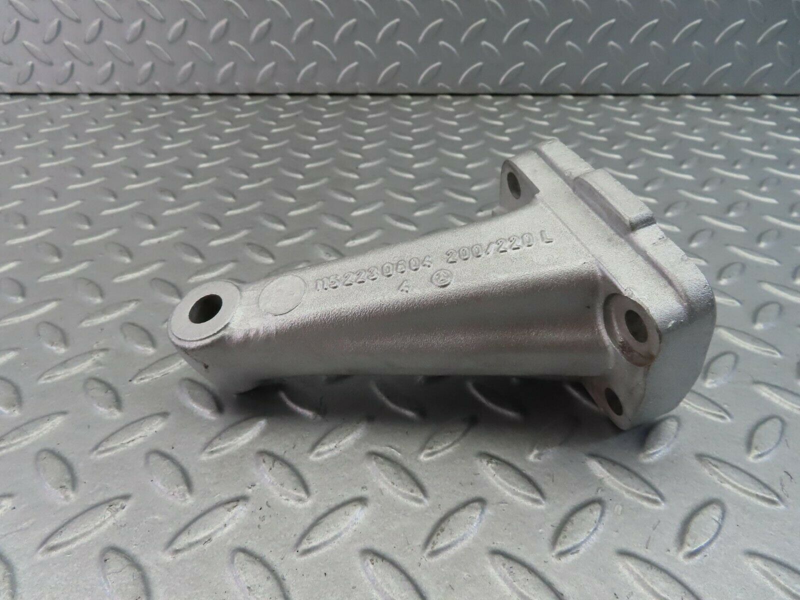 7966 Mercedes-Benz W115 220D Engine Mount Bracket Left Side 1152230804