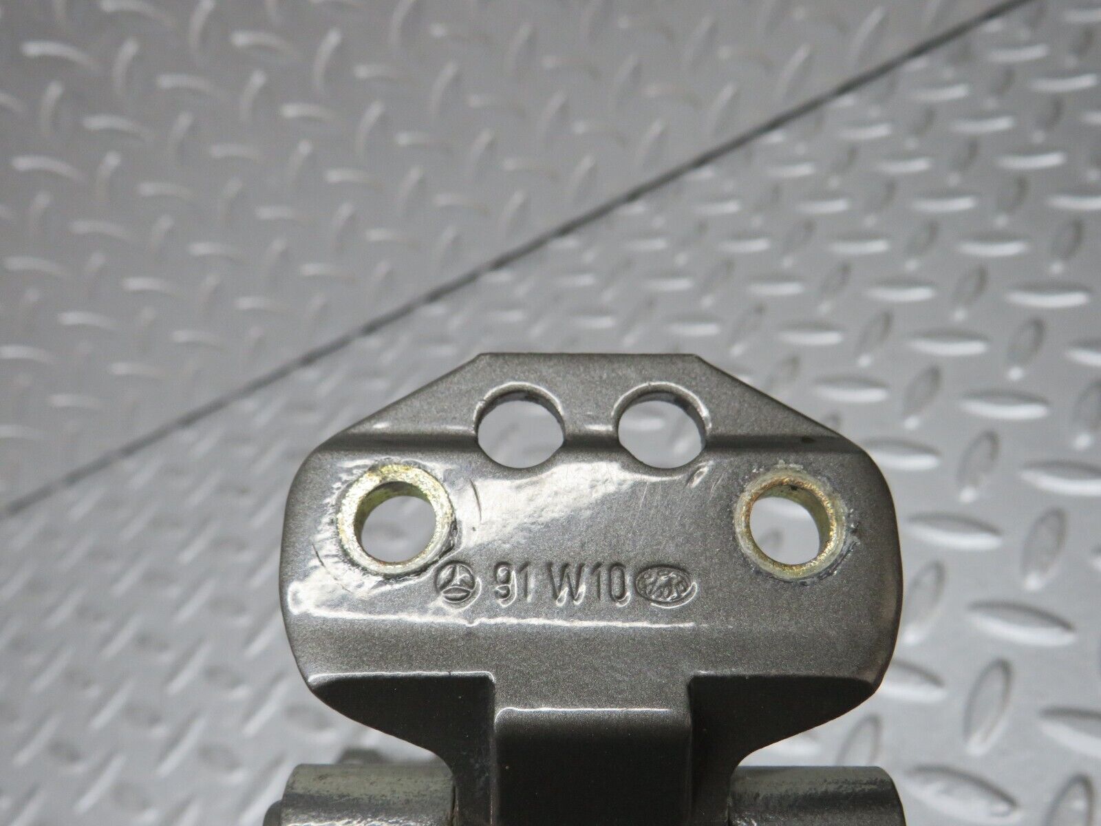 35305 Mercedes-Benz W124 Front Door Hinge Pair