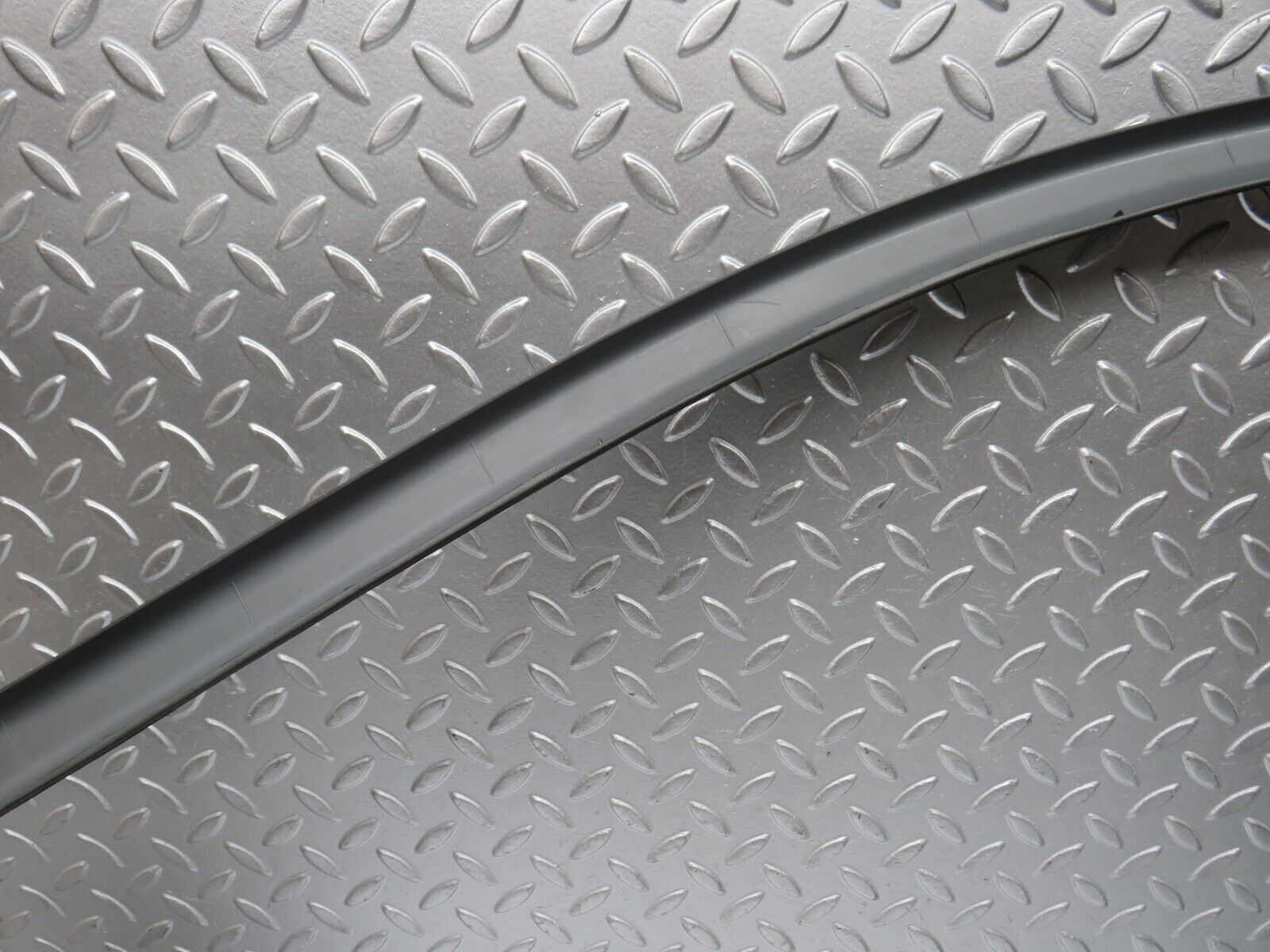 32285 Mercedes-Benz W220 S430 Front Left Door Window Frame Trim 2207250171