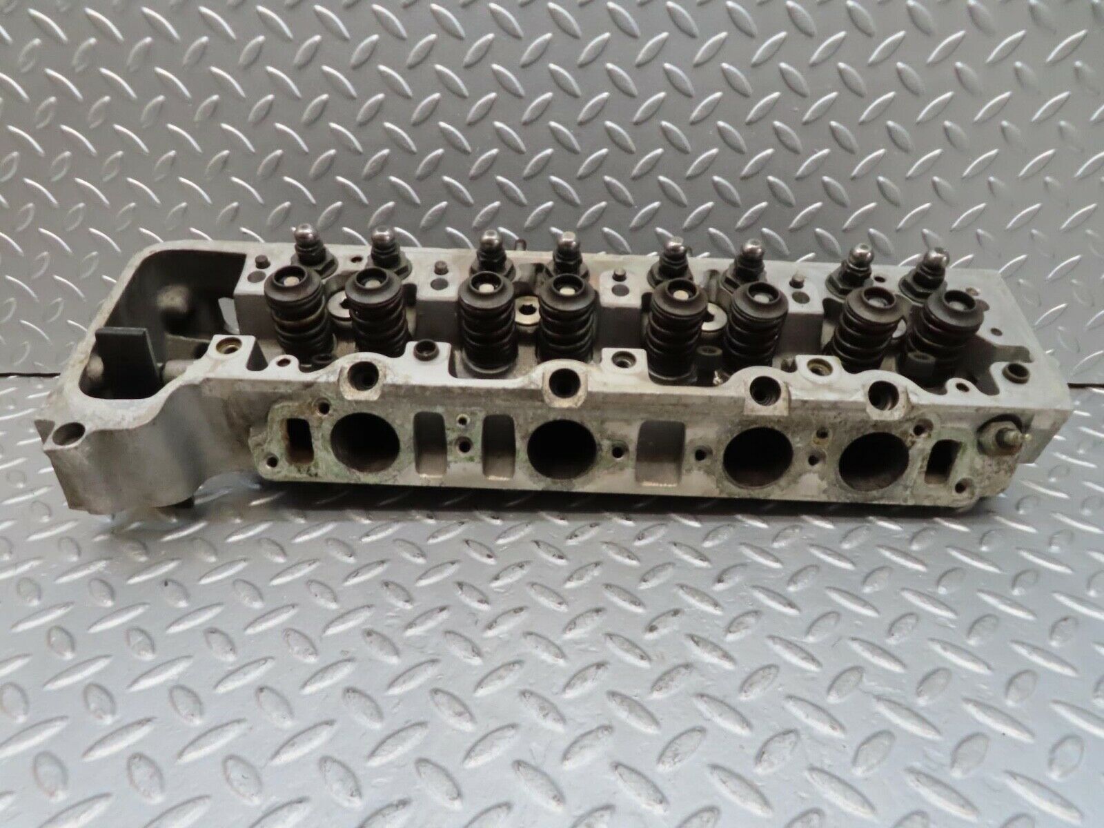 16532 Mercedes-Benz C107 350SLC Coupe Cylinder Head Right Side 1160161901