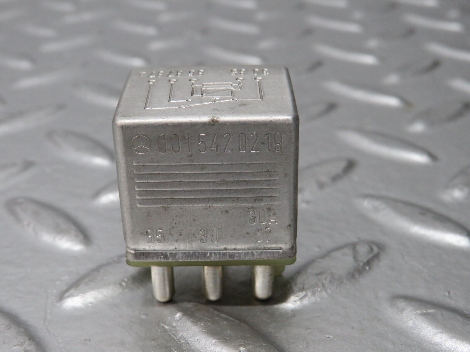 31232 Mercedes-Benz S124 220TE Wagon Multi Purpose Relay 0015420219