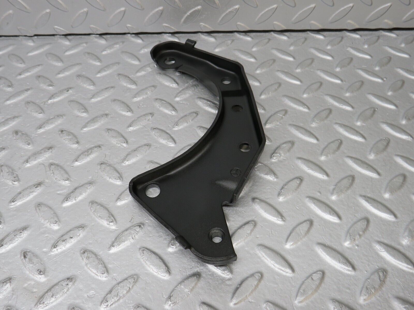 36780 Mercedes-Benz W201 190E 2.0L Power Steering Pump Bracket