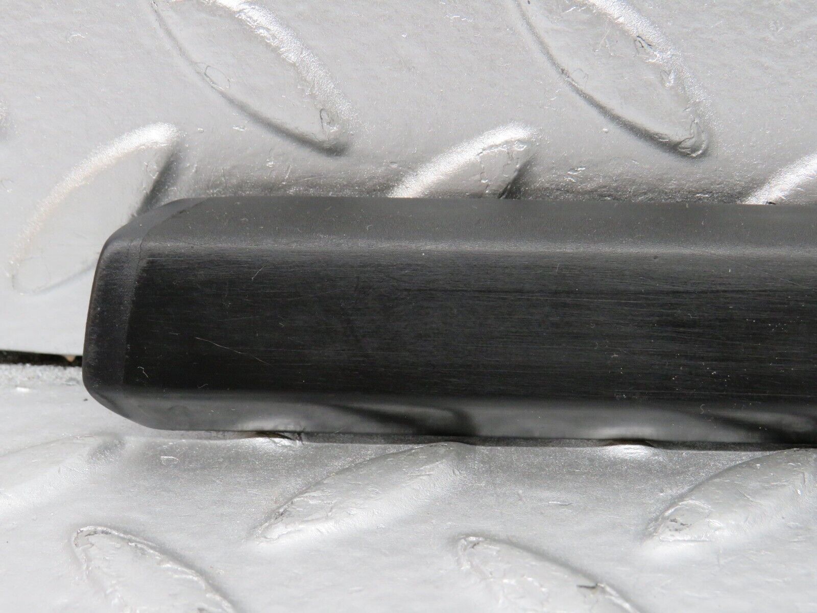 33780 Mercedes-Benz W201 190E 2.0L Front Right Fender Wing Centre Moulding Trim