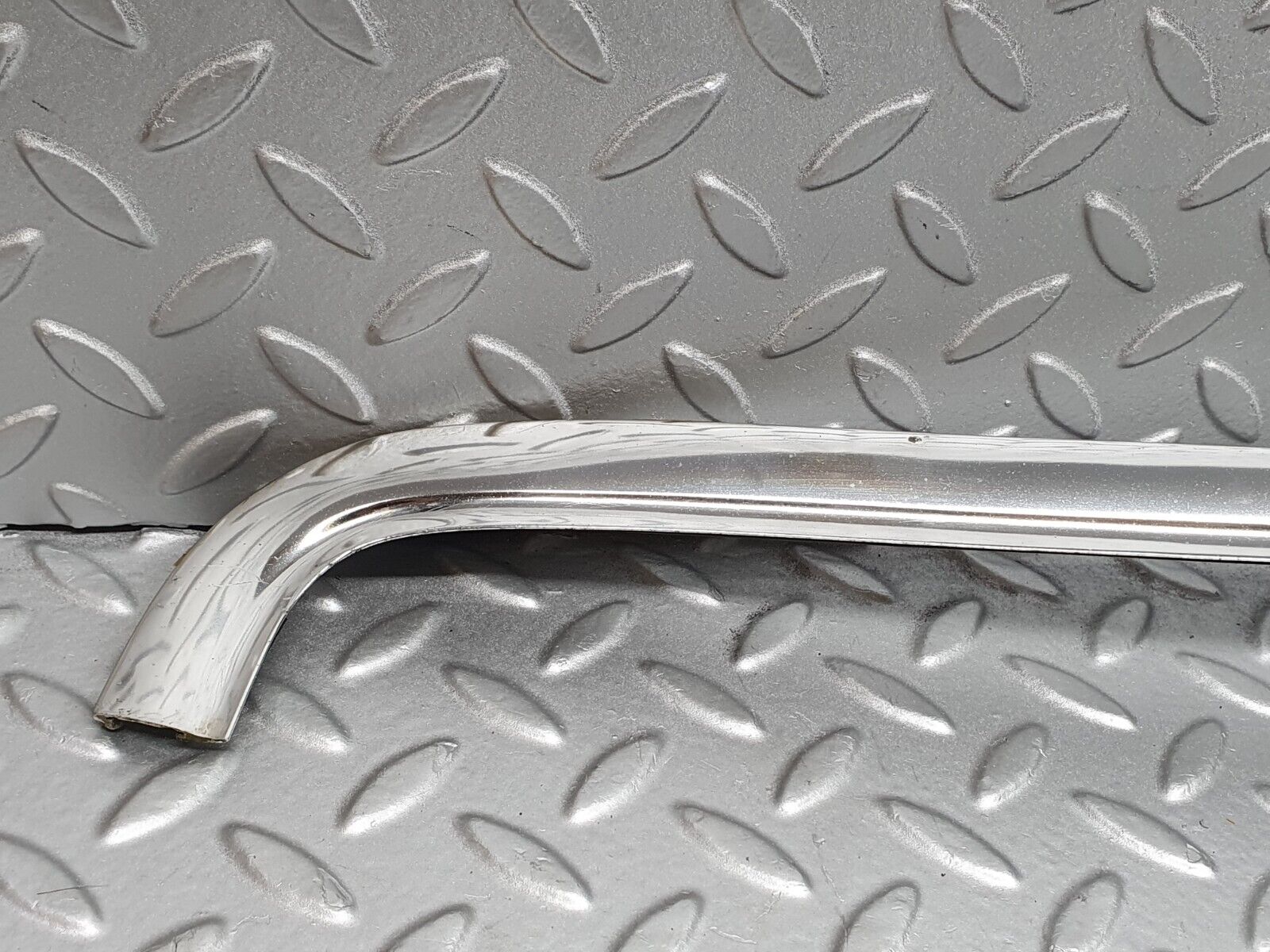 41296 Mercedes-Benz W126 300SE Front Windscreen Top Chrome Frame Trim