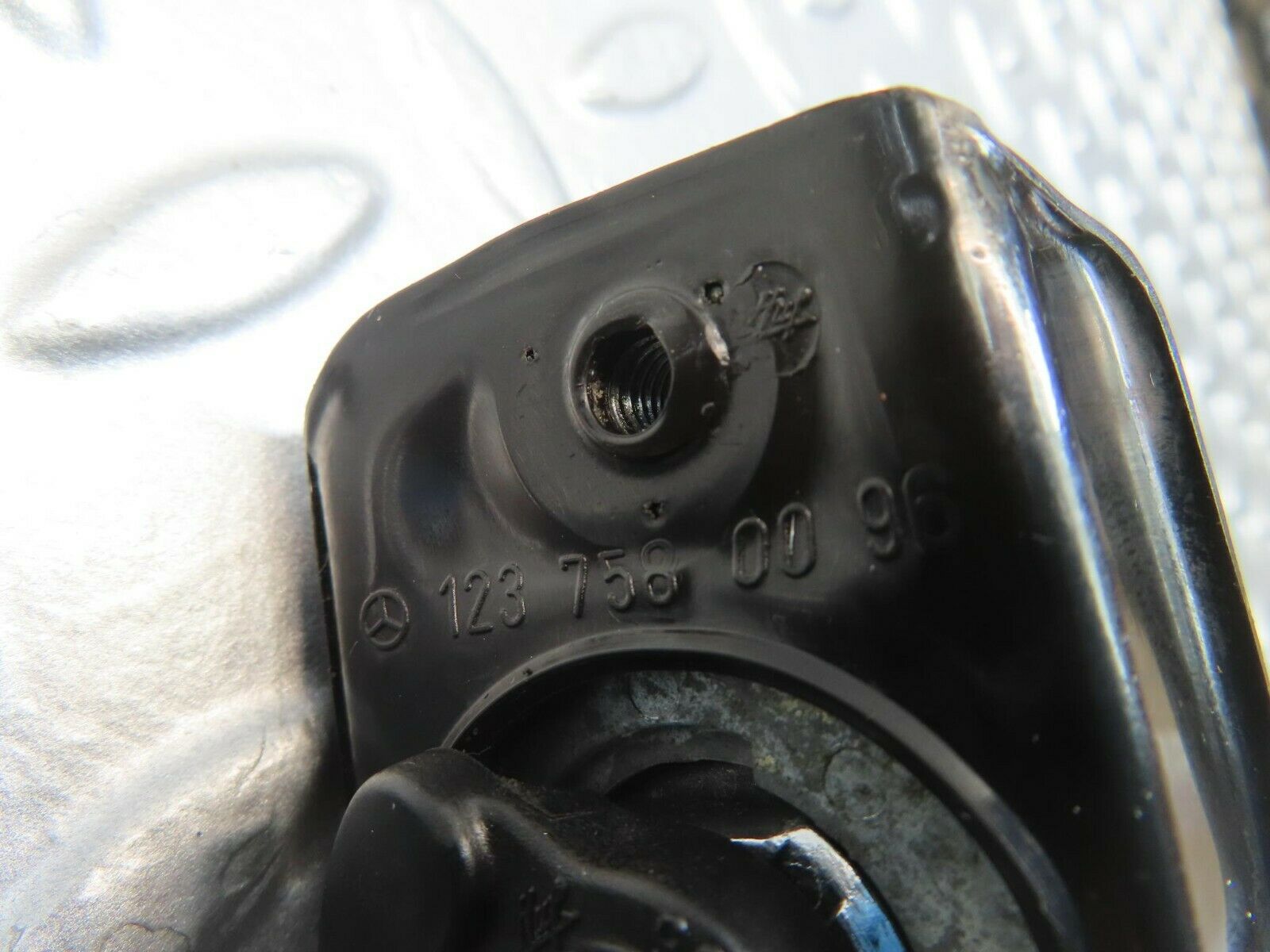 11414 Mercedes-Benz C123 230CE Coupe Trunk Lock No Key 1237580096