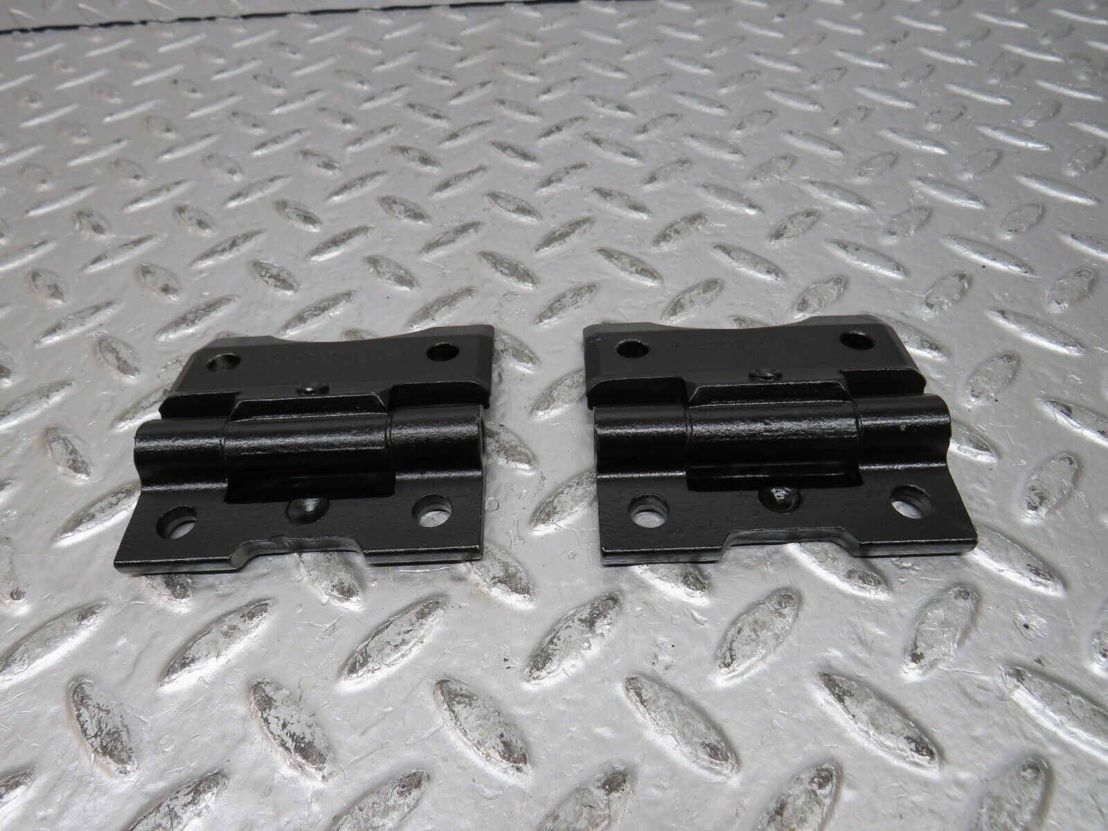 32148 Mercedes-Benz W123 230E Door Hinge Pair 1237200037