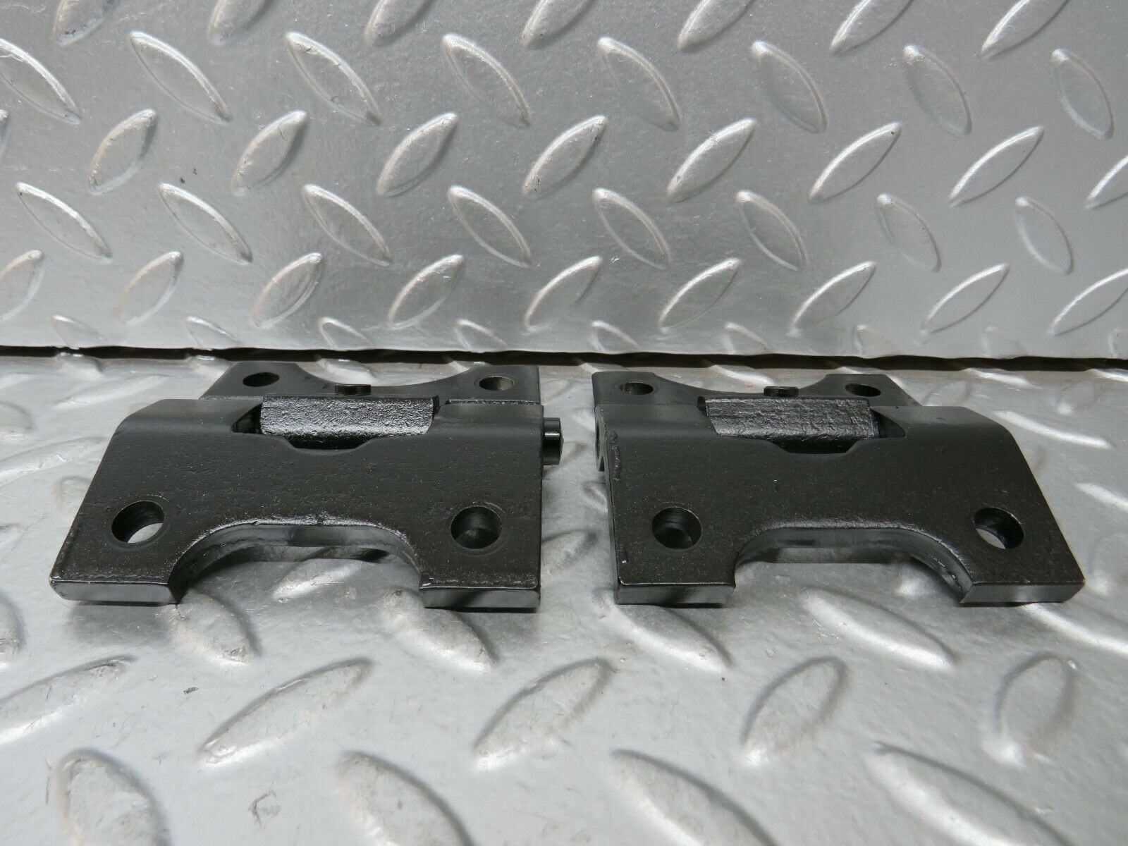 23890 Mercedes-Benz C107 450SLC Coupe Door Hinge Left Pair