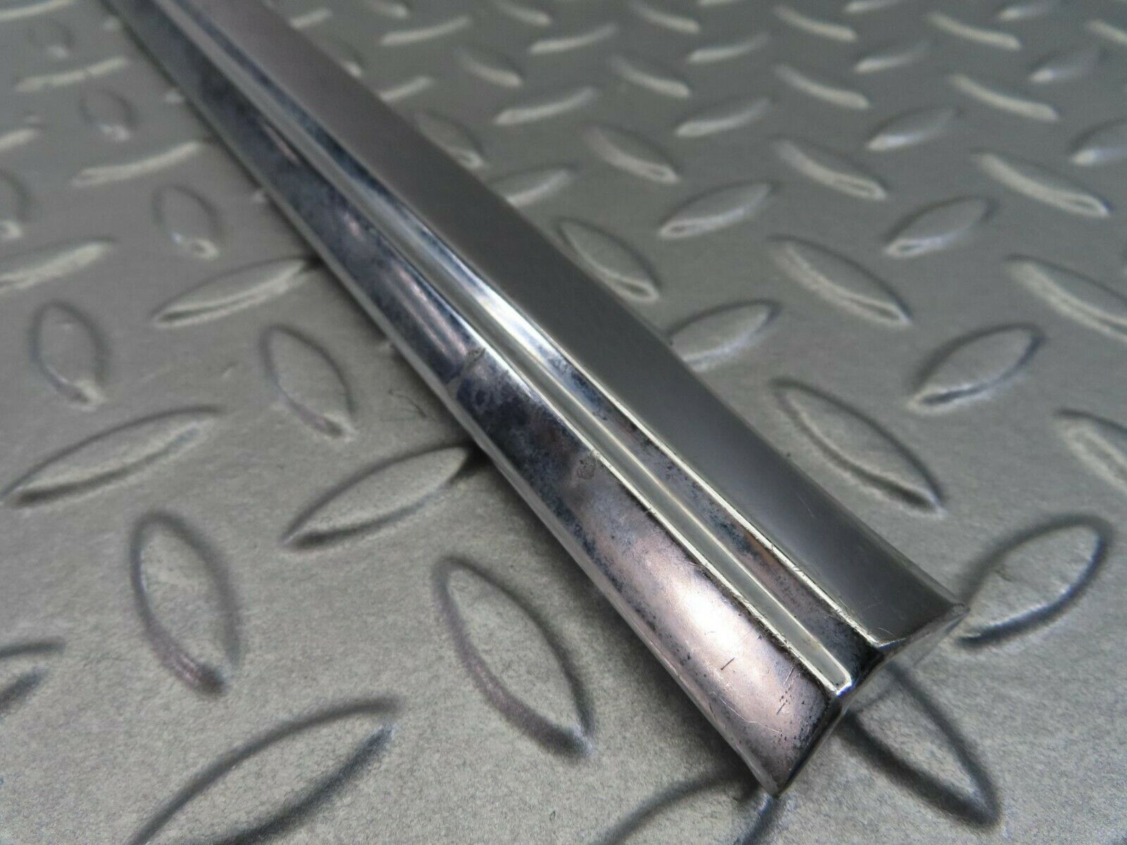 7844 Mercedes-Benz W115 220D Front Left Door Chrome Trim