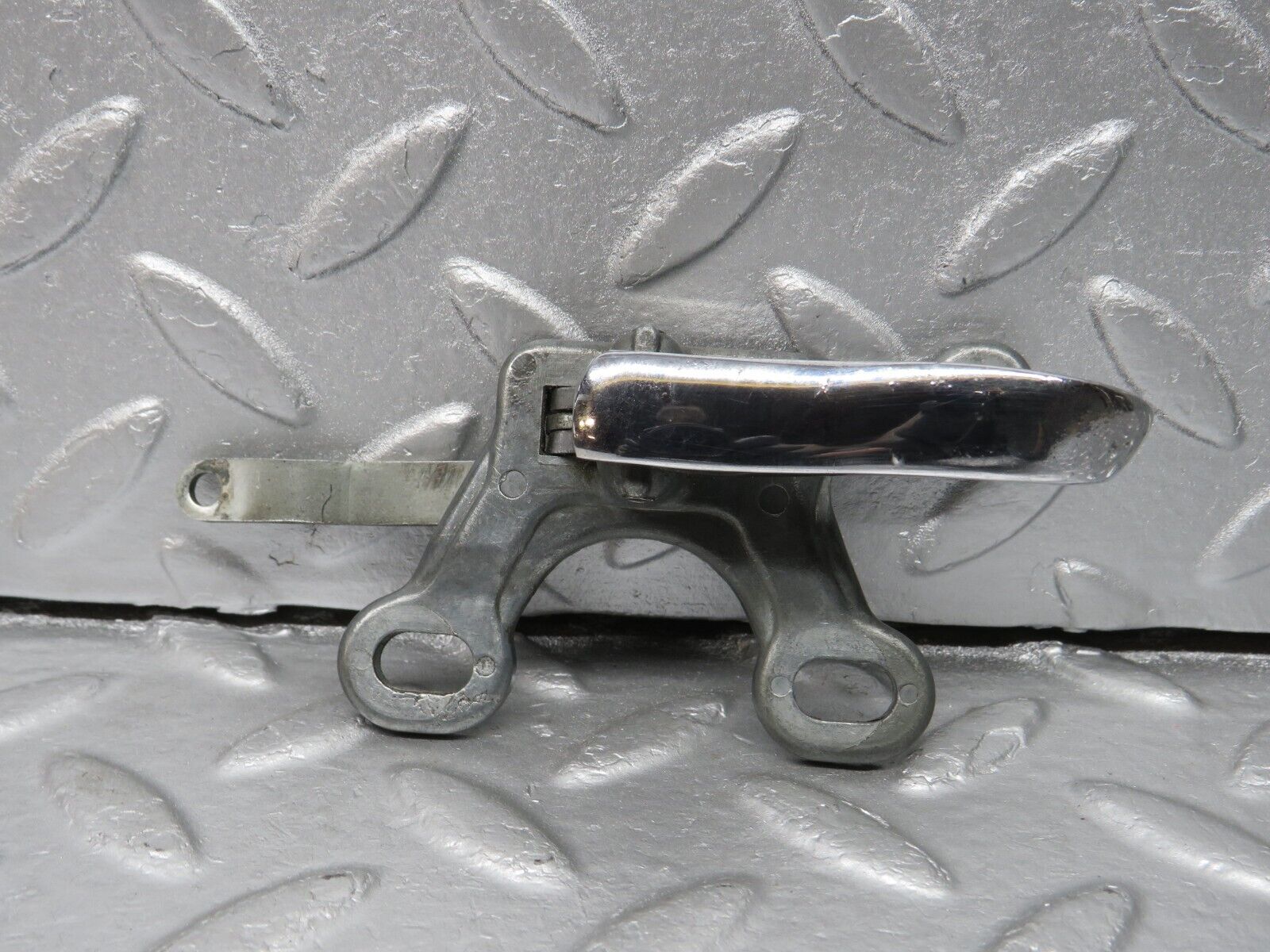 40256 Mercedes-Benz W110 230 Rear Left Interior Door Handle Chrome 1107660319