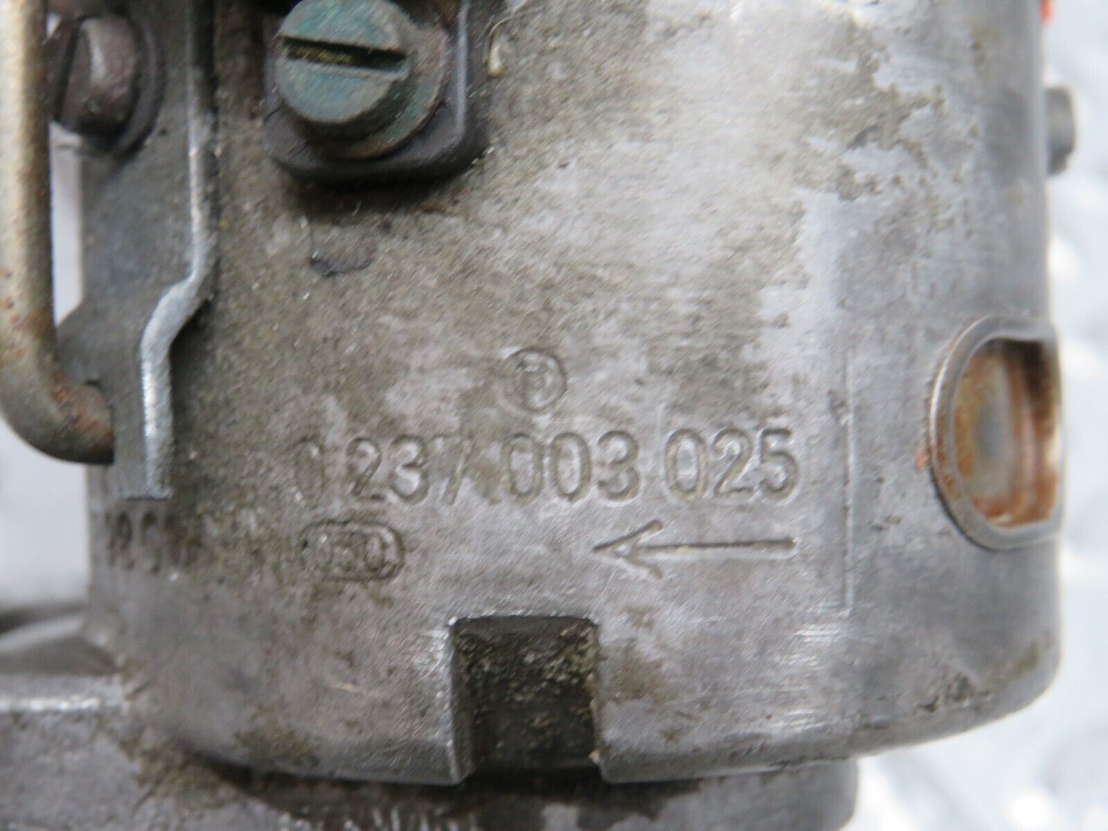 28701 Mercedes-Benz W123 230E Ignition Distributor Bosch 0021589801 0237003025