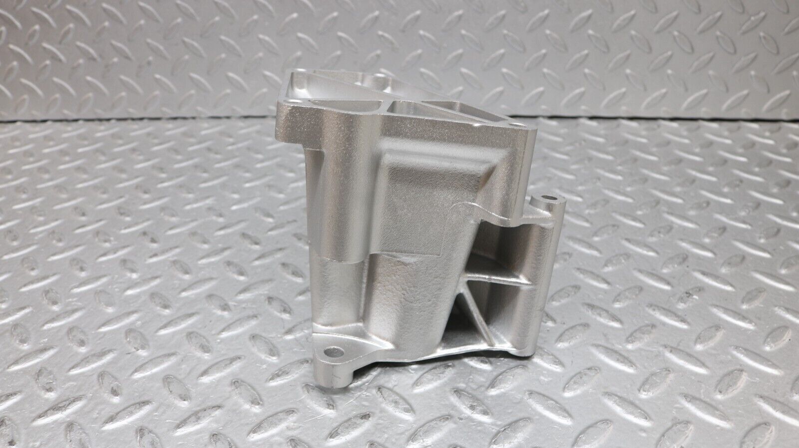 37224 Mercedes-Benz C126 420SEC Coupe Alternator Generator Bracket 1171550735