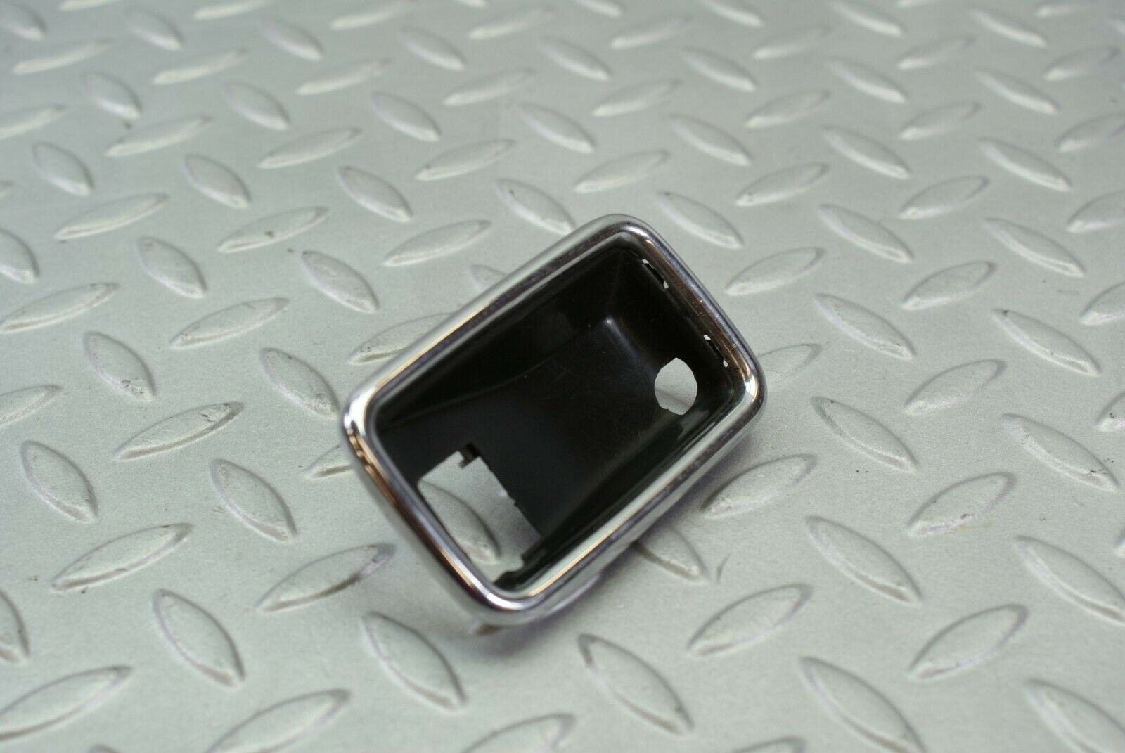 3183 Mercedes-Benz W115 220D Chrome Frame For Door Handle Left 1087660511