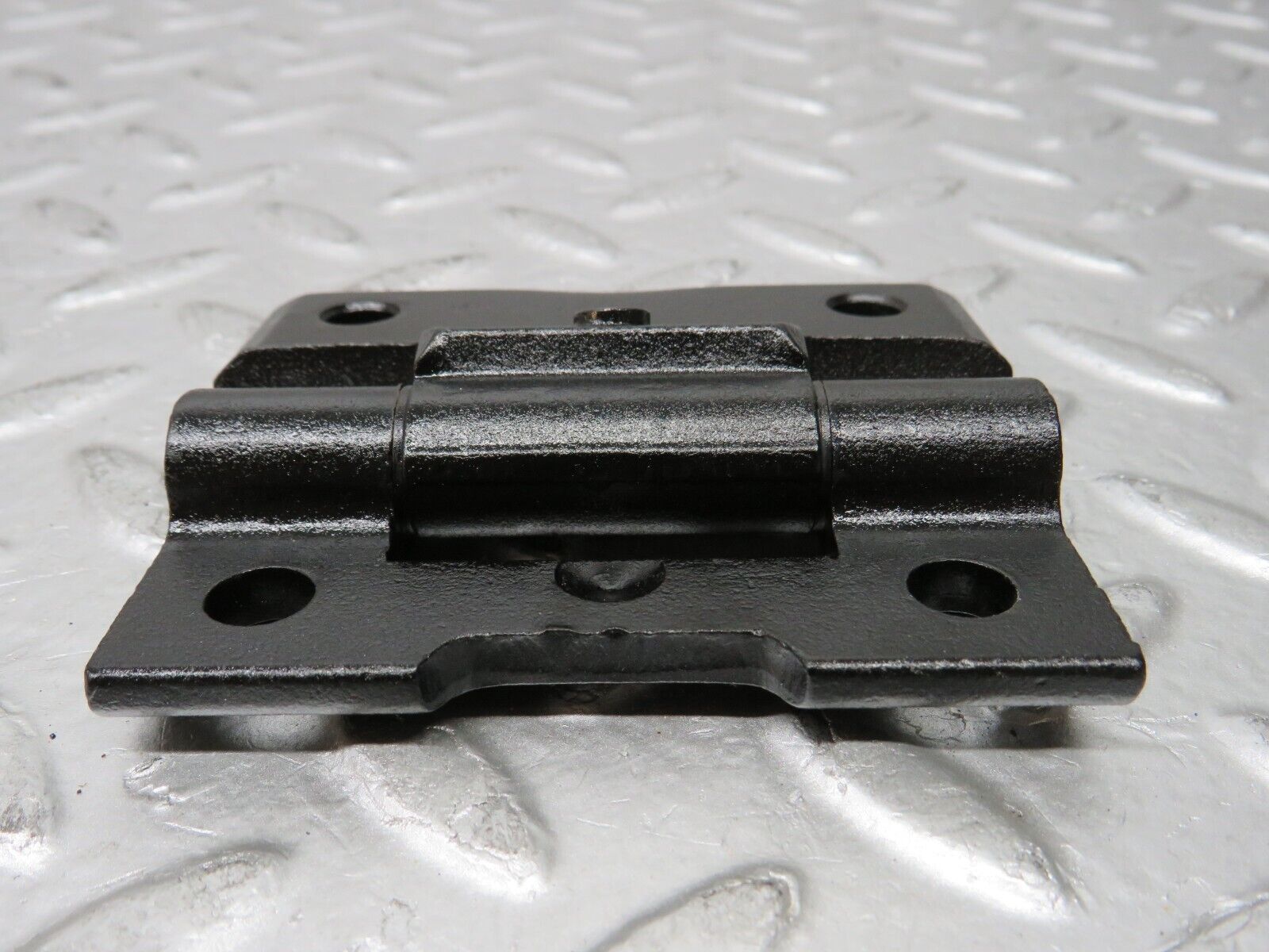 26867 Mercedes-Benz W123 240D Door Hinge Pair 1237200037