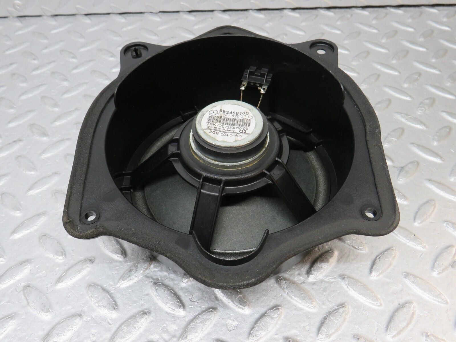 35226 Mercedes-Benz W221 Rear Right Door Loudspeaker 2218203102