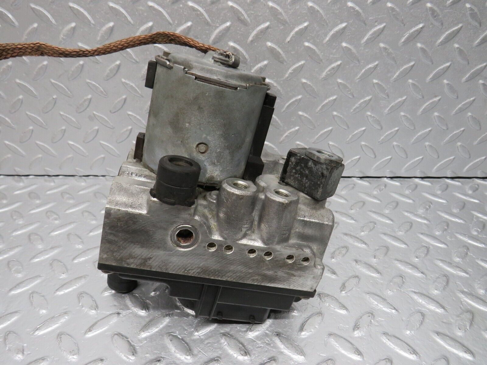 39439 Mercedes-Benz R129 320SL Coupe ABS Brake Pump Bosch 0130108057 0024319712 0265217007