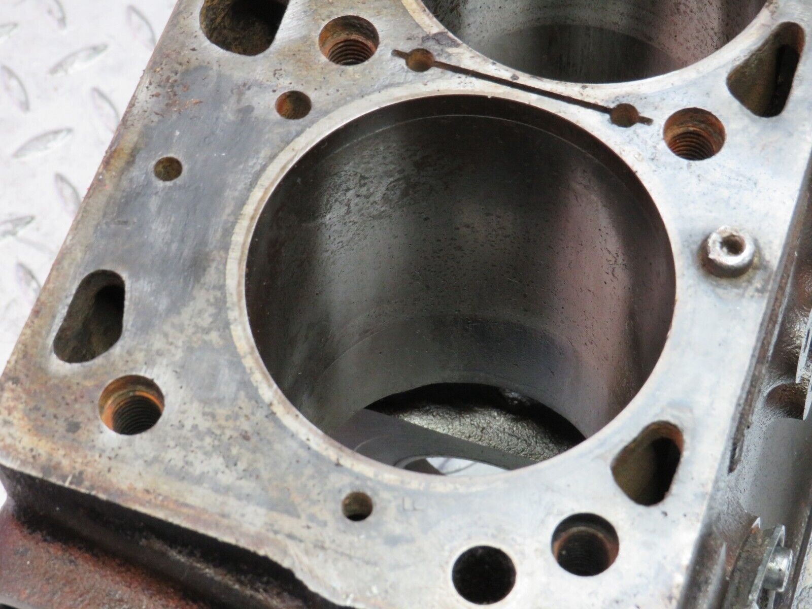 28170 Mercedes-Benz W123 280E Engine Block 1100111101 M110.984