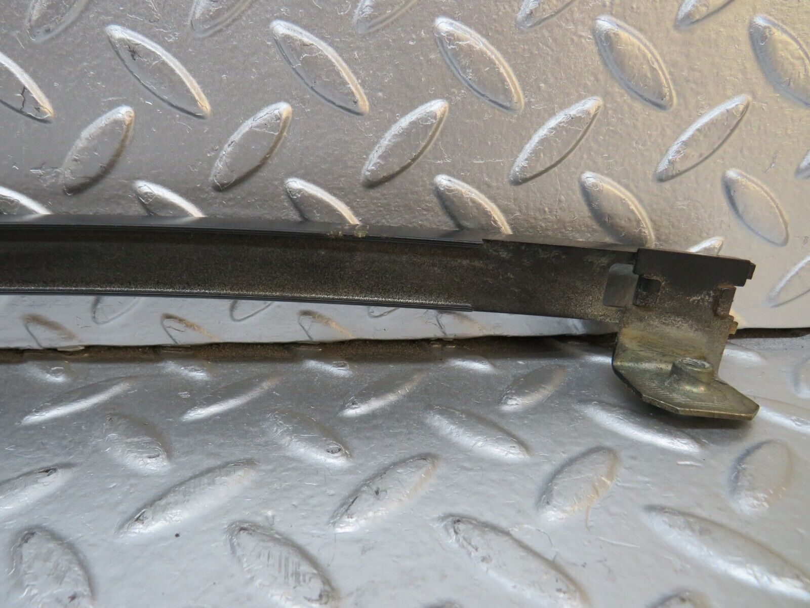 31210 Mercedes-Benz S124 220TE Wagon Rear Right Door Window Channel