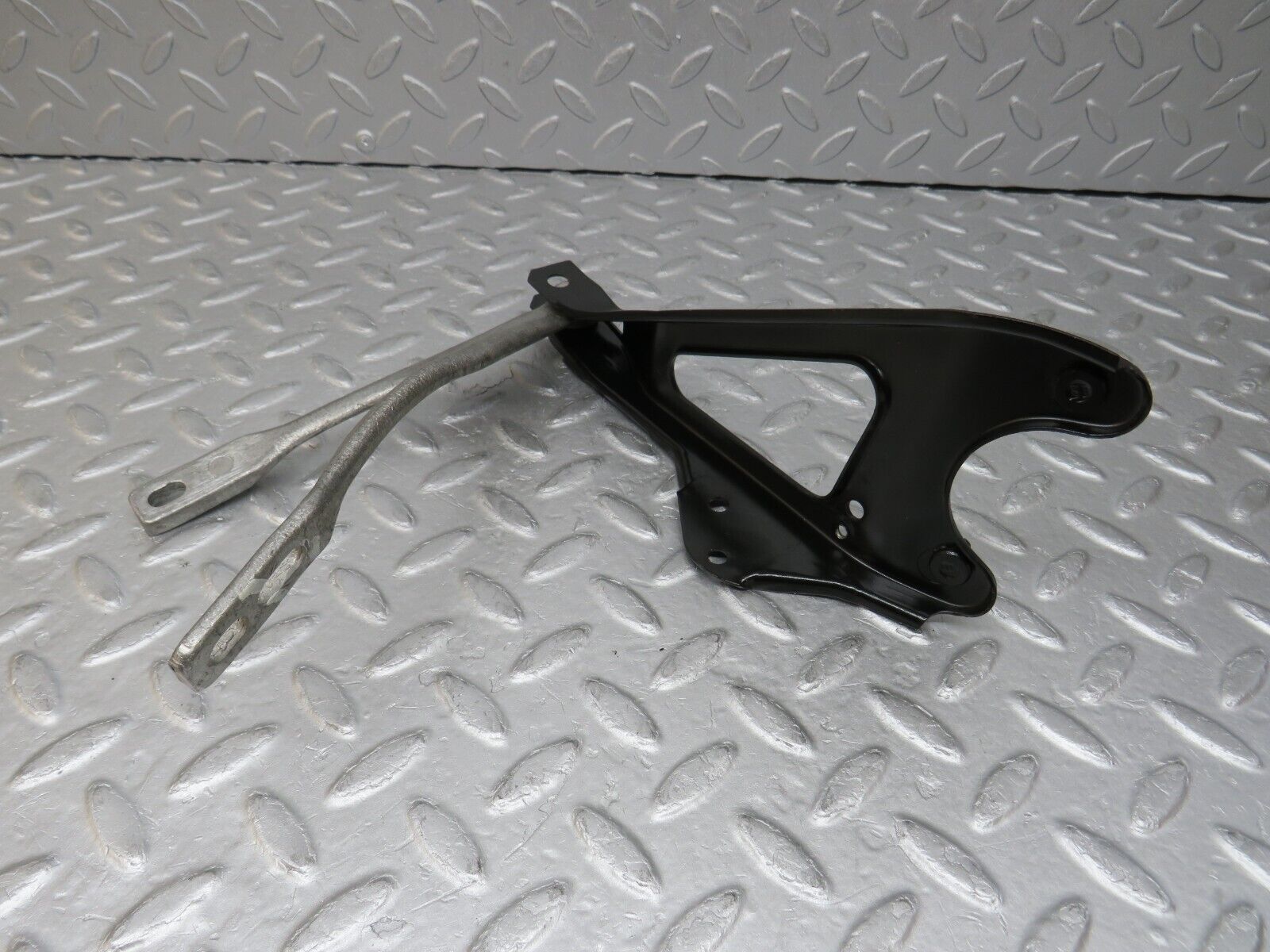 36543 Mercedes-Benz W201 190E 2.0L Steering Column Bracket