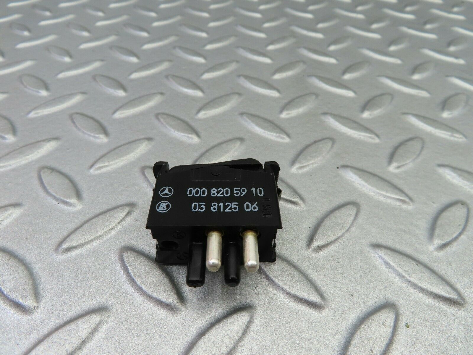 6111 Mercedes-Benz W126 380SE Interior Light Switch 0008205910