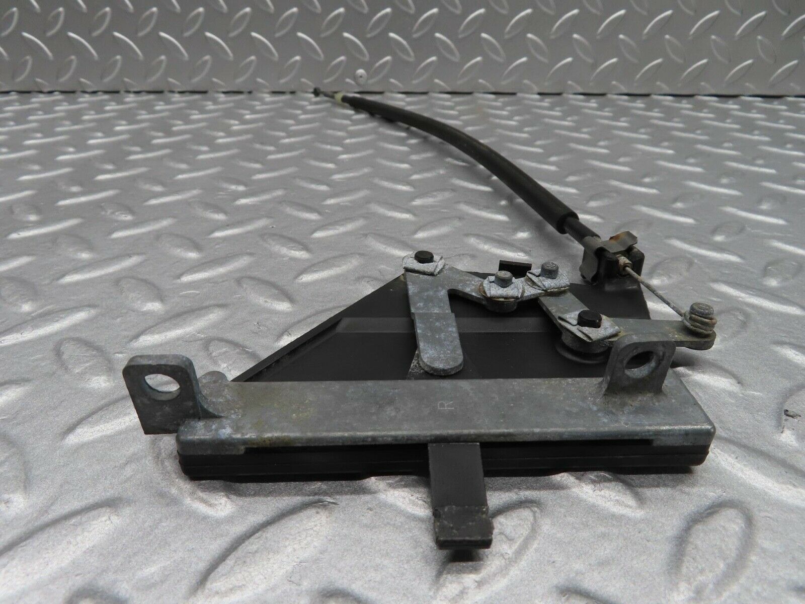 13998 Mercedes-Benz C107 280SLC Air Vent Control Lever Right 1078300485