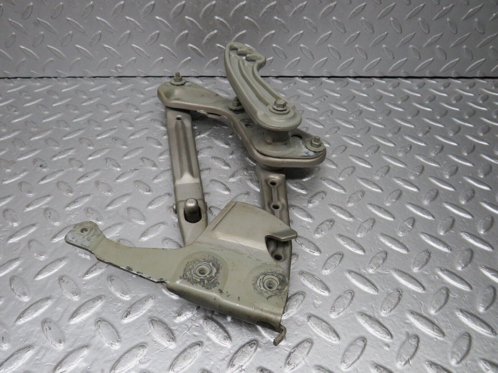 39450 Mercedes-Benz R129 320SL Coupe Bonnet Hinge Right Side 1298800228 1298870274