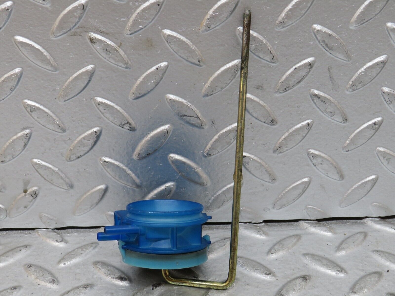 28371 Mercedes-Benz S123 240D Wagon Fuel Tank Flap Cap Vacuum Actuator