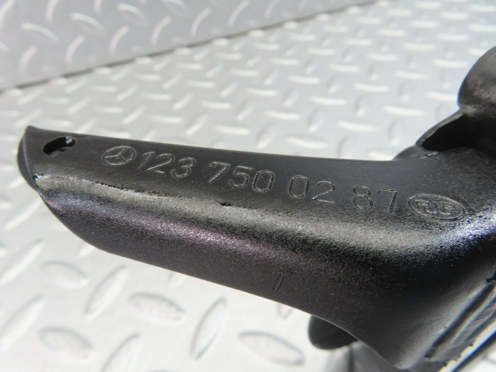 10022 Mercedes-Benz C123 230CE Coupe Trunk Lid Hinge Right Side 1237500287