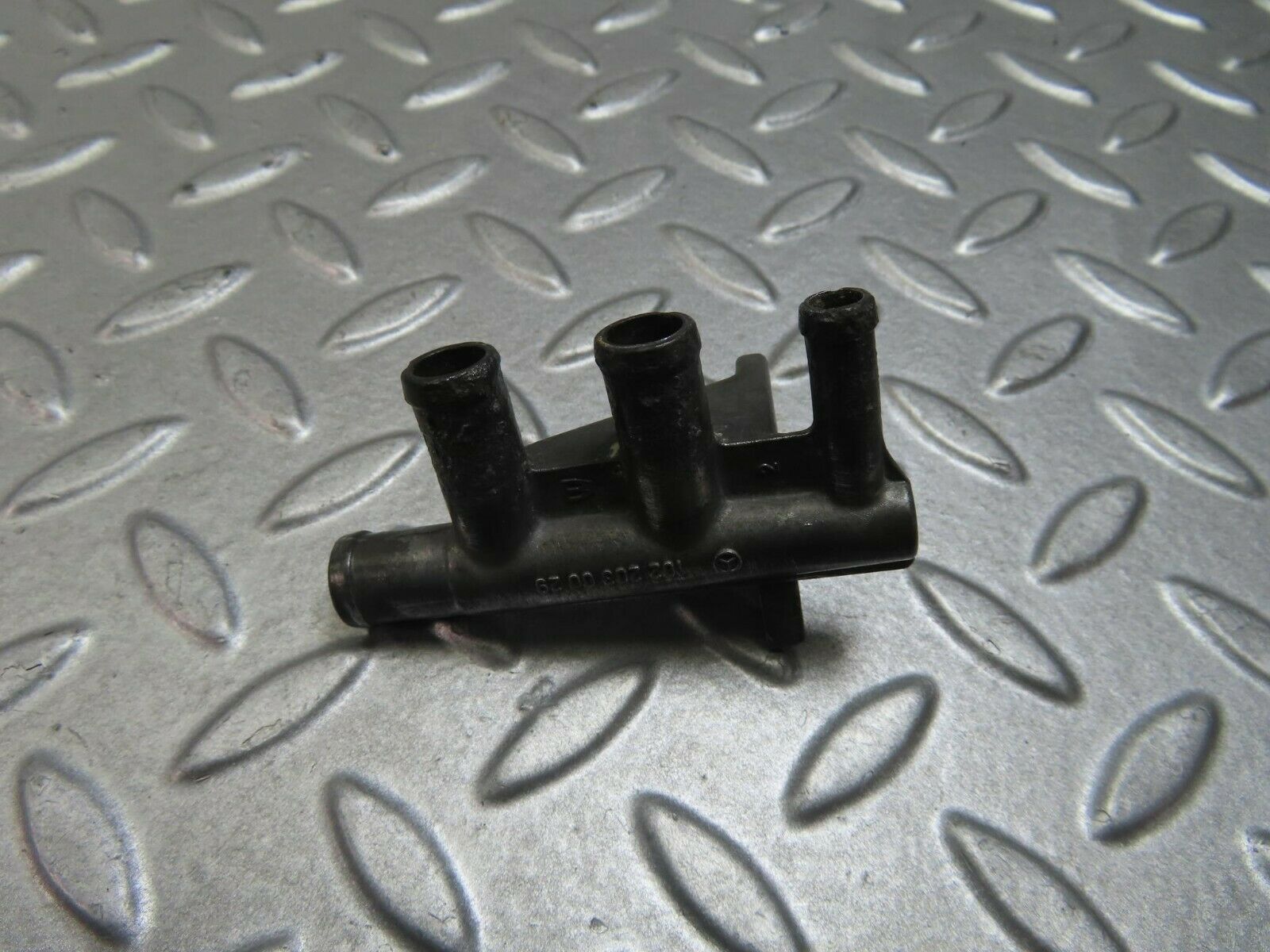 8799 Mercedes-Benz W123 Distributor For Carburettor 1022030029