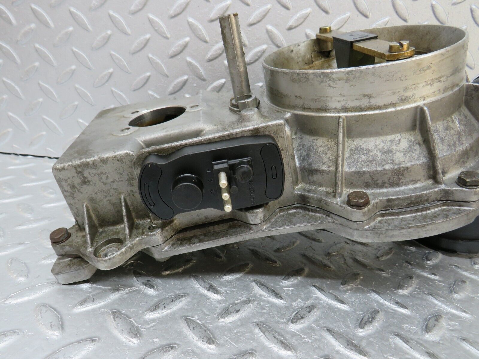 37118 Mercedes-Benz C126 420SEC Coupe Air Flow Mass Meter Sensor 0438121037