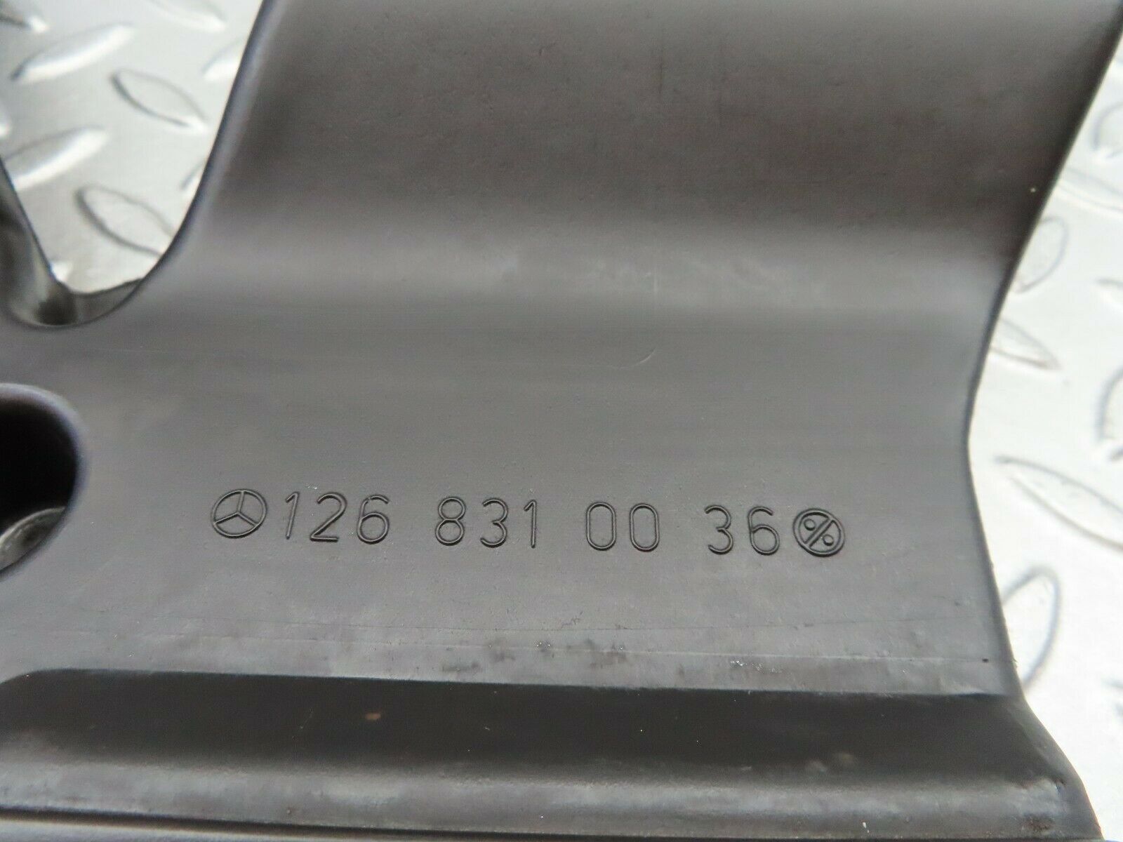 6214 Mercedes-Benz W126 380SE Dashboard Centre Air Vent 1268310036