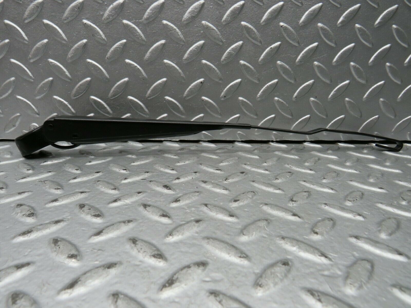 22123 Mercedes-Benz S123 280TE Wagon Right Side Wiper Arm Bosch 3399990553