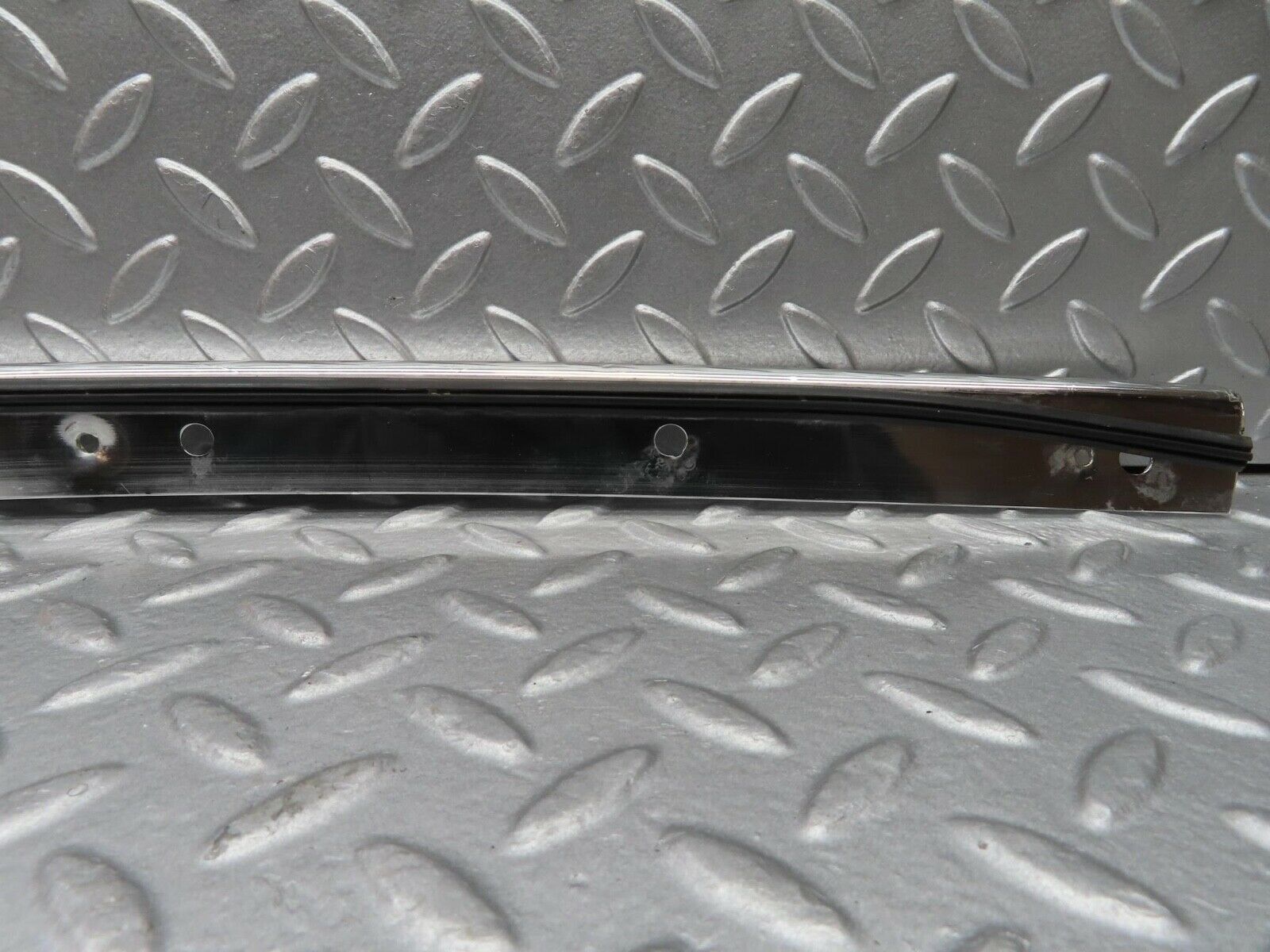 14090 Mercedes-Benz C107 280SLC Roof Chrome Moulding Trim Left Side