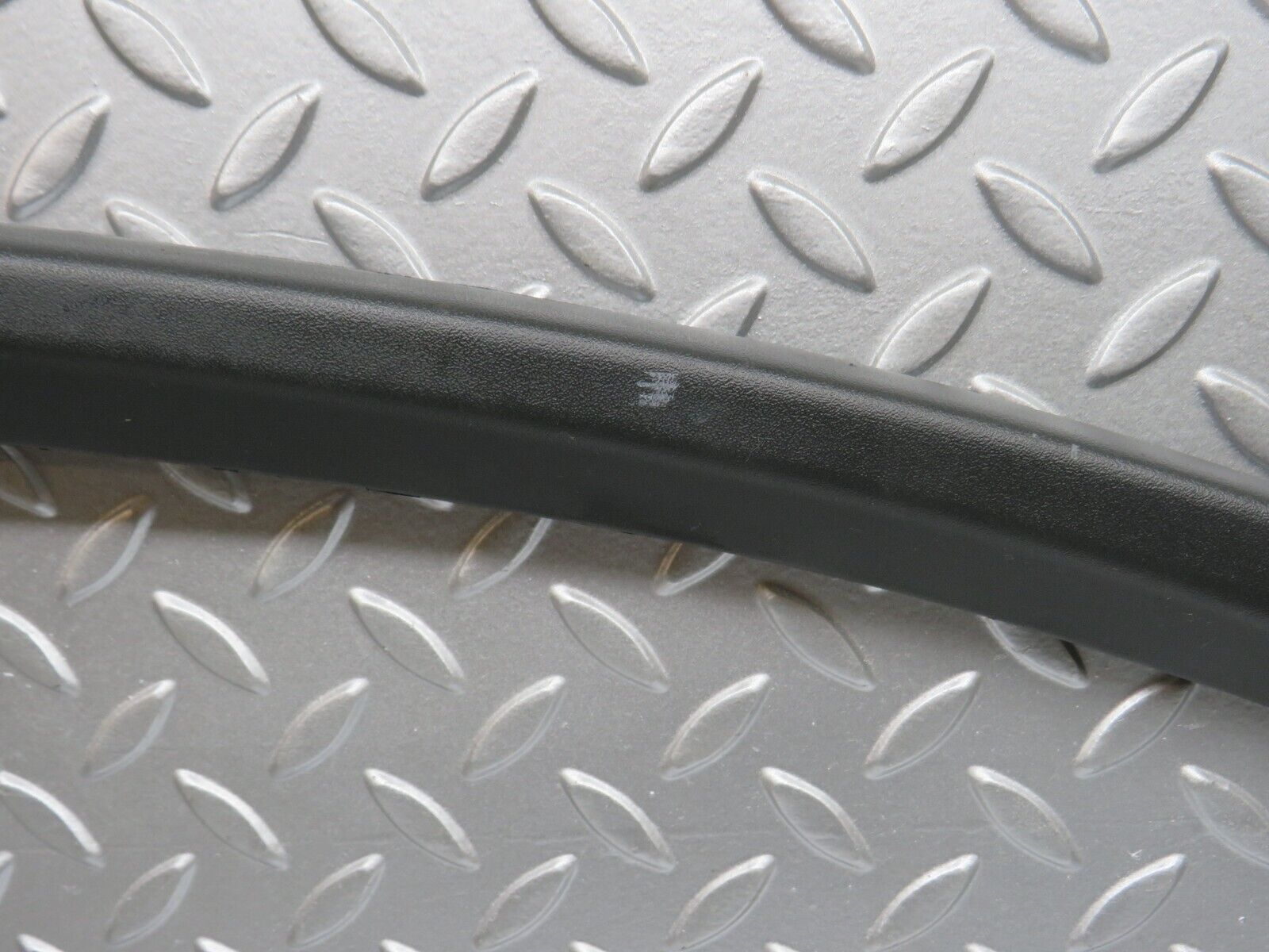 32285 Mercedes-Benz W220 S430 Front Left Door Window Frame Trim 2207250171