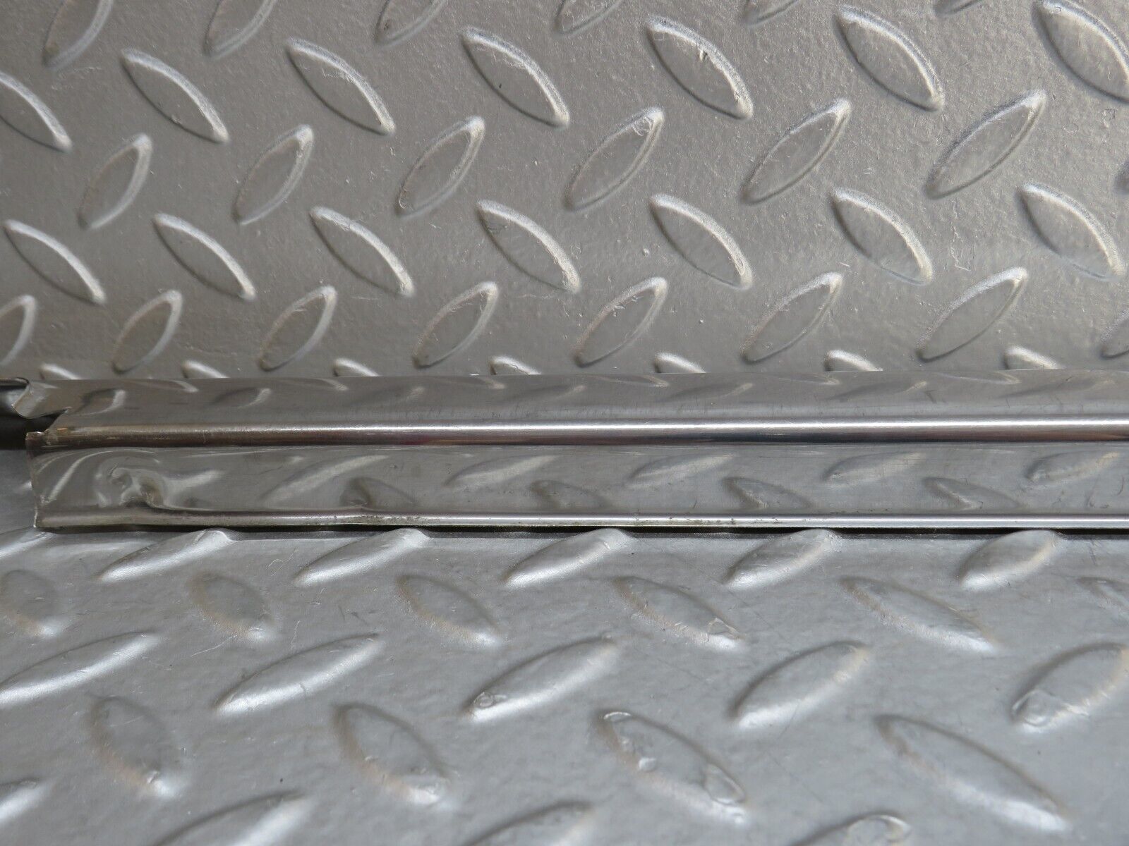 37390 Mercedes-Benz W109 300SEL Front Right Door Sill Chrome