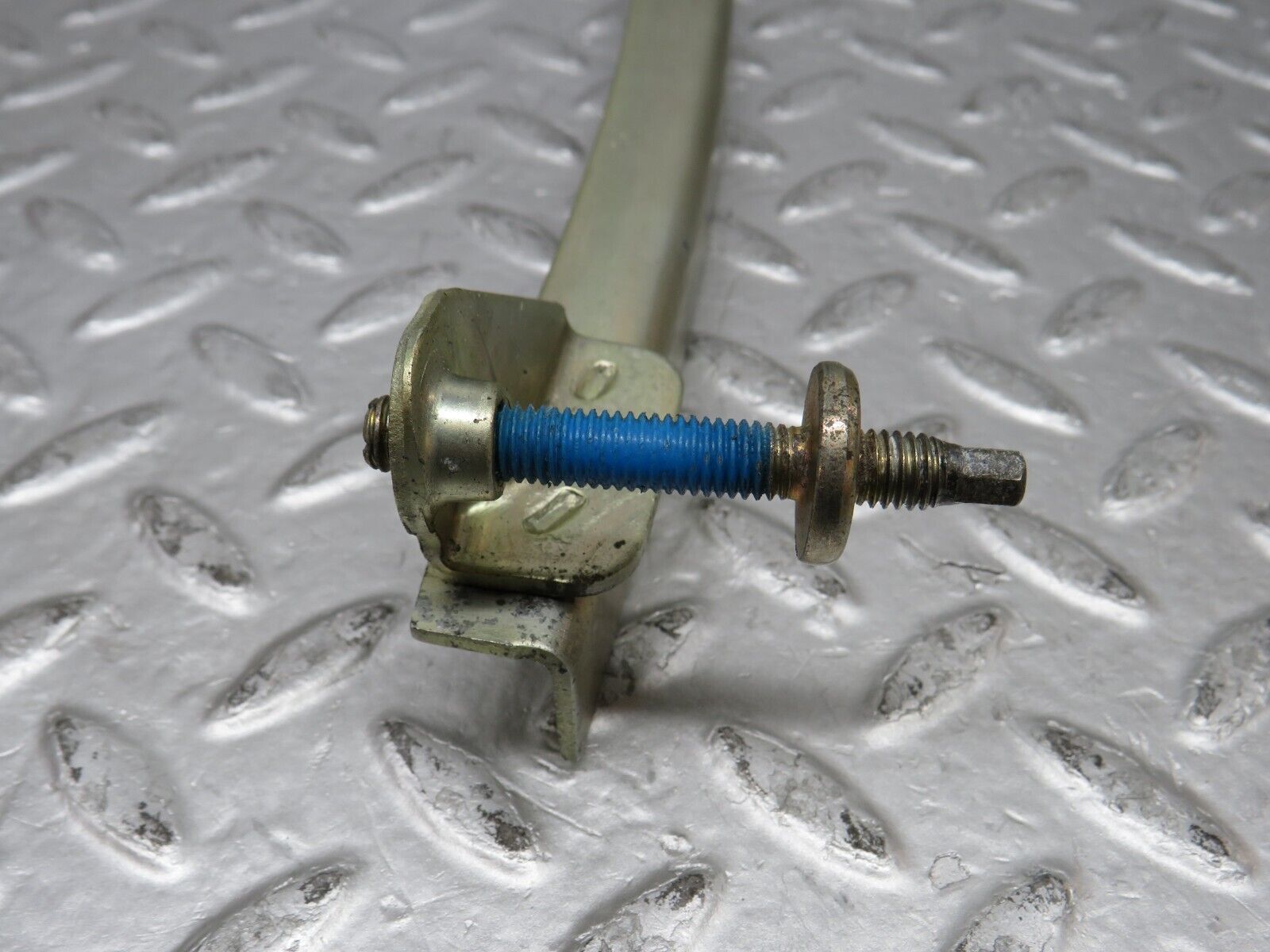 37799 Mercedes-Benz A124 320E Cabriolet Front Right Window Channel