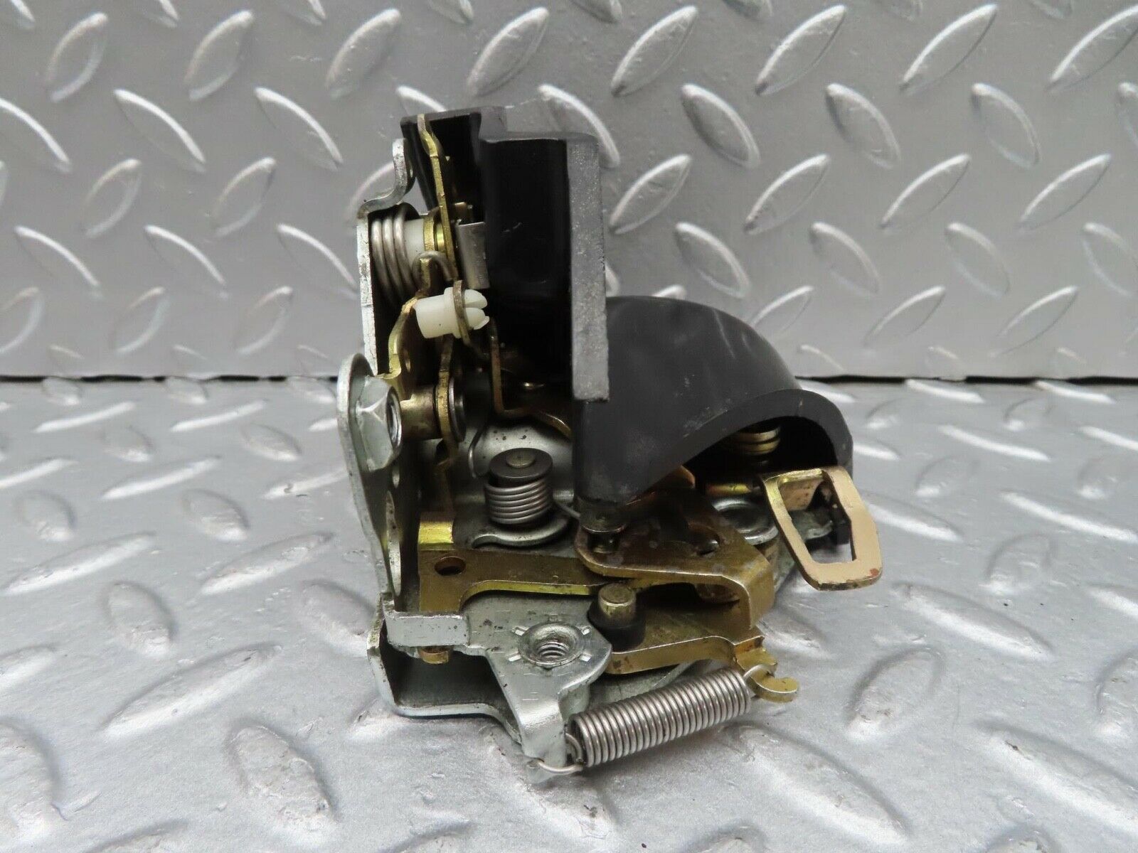 16053 Mercedes-Benz W123 280E Rear Left Door Lock Mechanism 1237330108