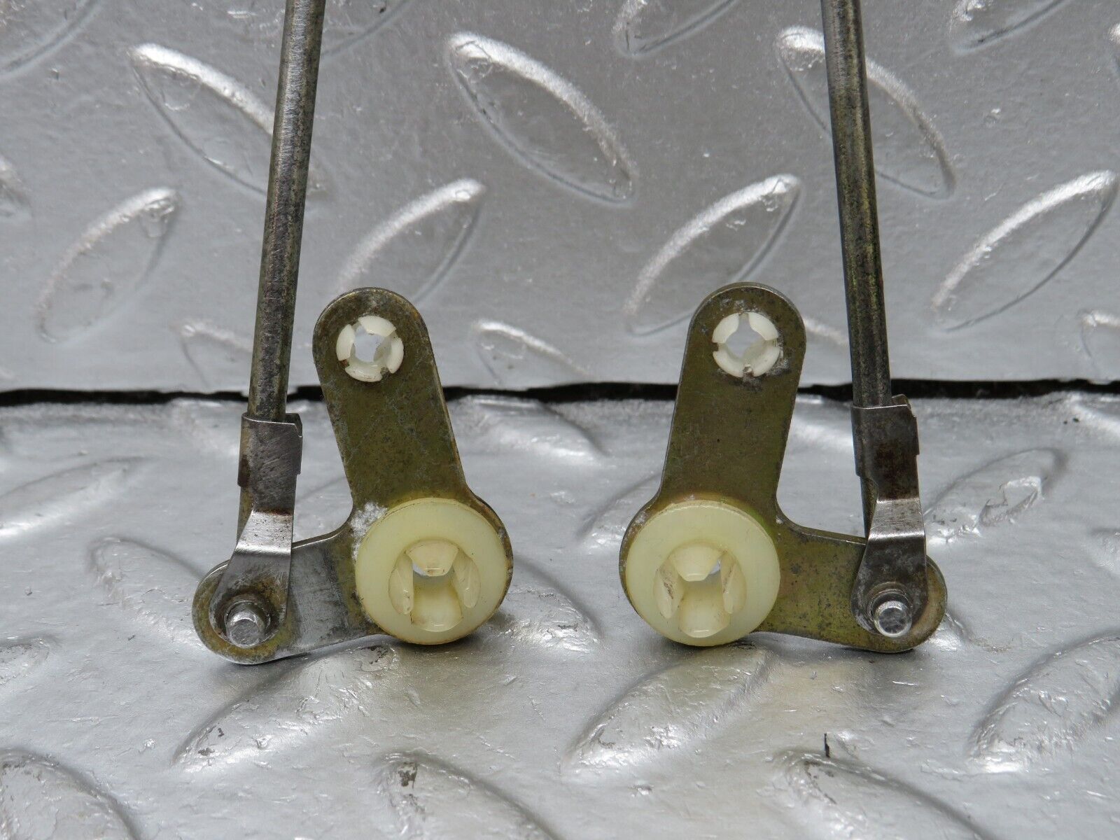 34356 Mercedes-Benz C126 380SEC Coupe Rear Door Lock Knob Pair