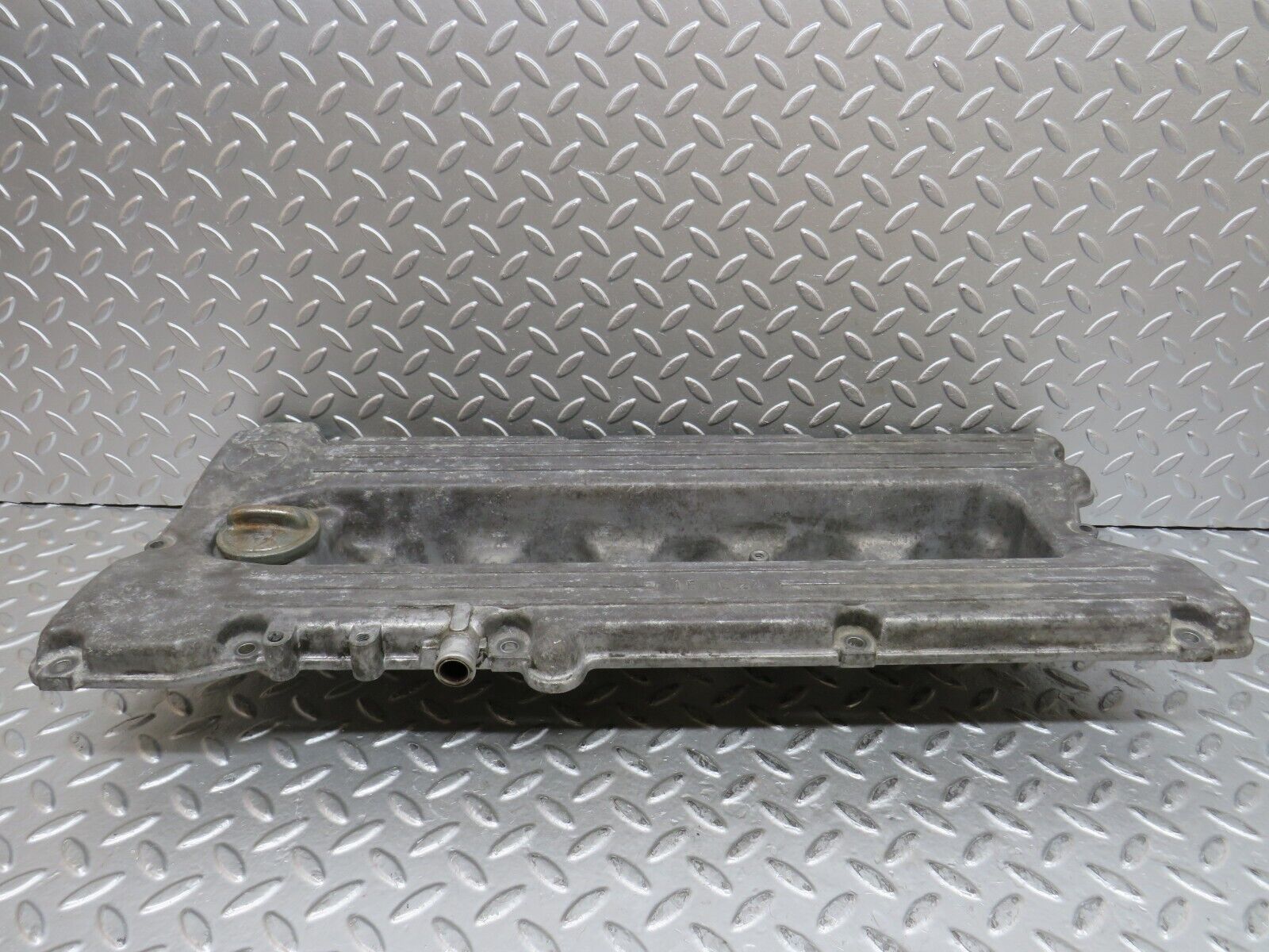 28071 Mercedes-Benz W123 280E Cylinder Head Valve Cover 1100160905