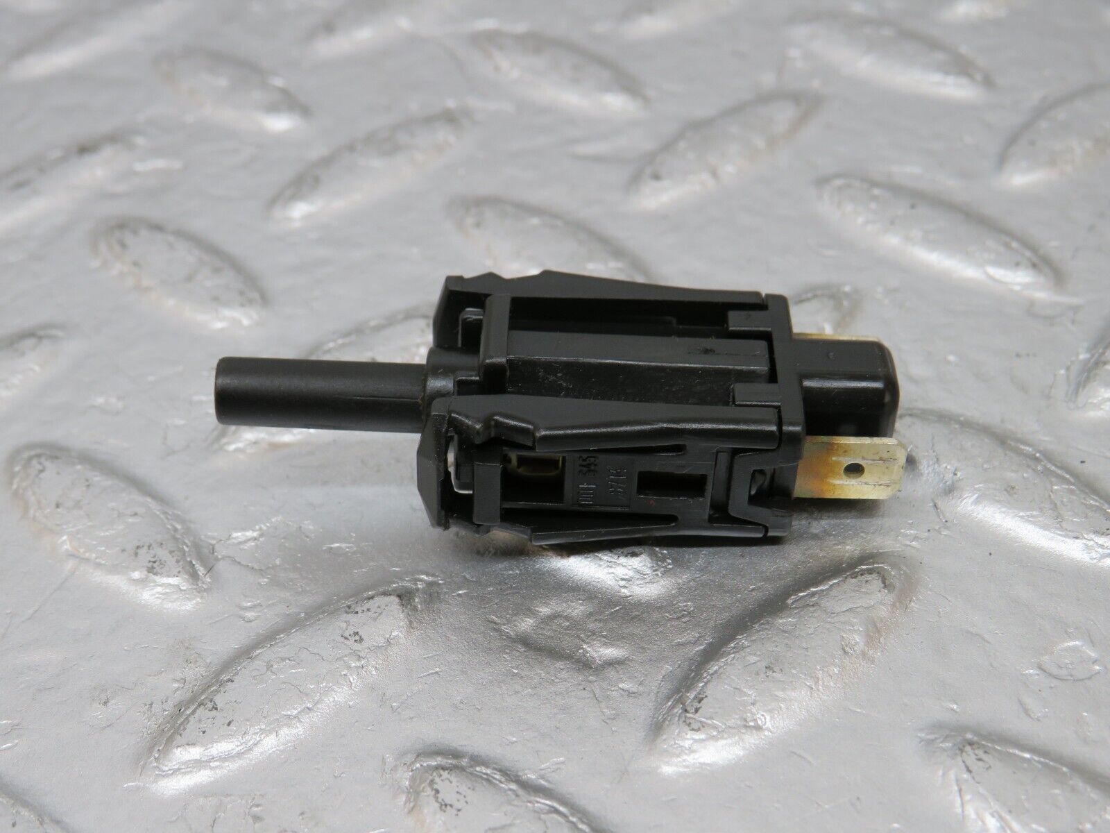 34137 Mercedes-Benz W124 260E Door Contact Switch 0015458714