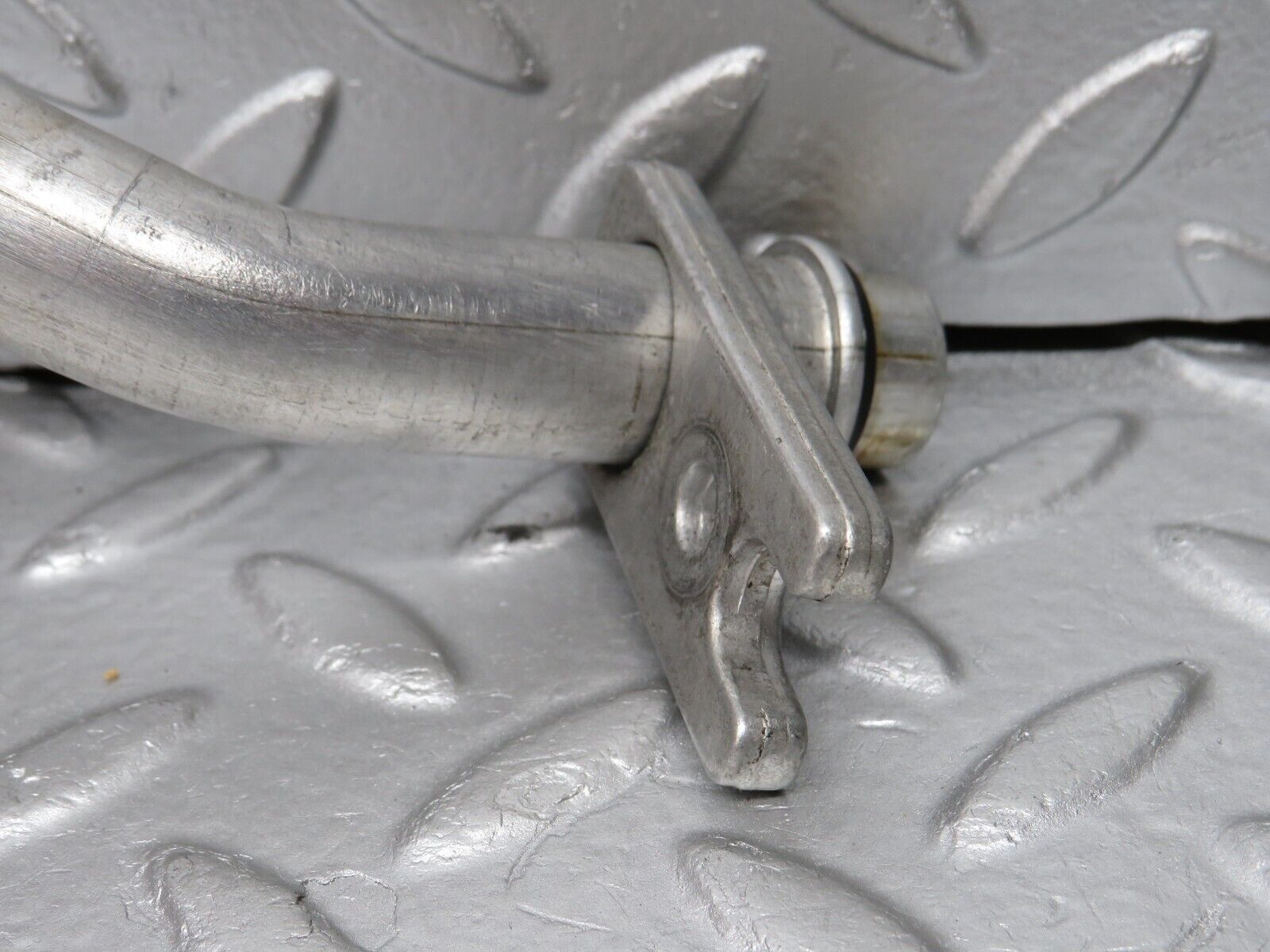 32593 Mercedes-Benz S124 300TE Wagon Air Conditioning Hose Pipe