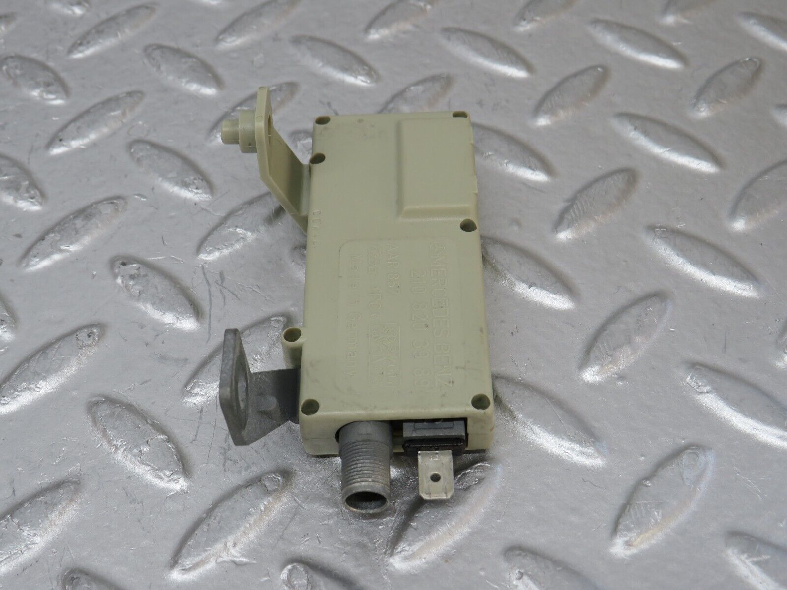 34881 Mercedes-Benz W210 320E Radio Audio Antenne Amplifier 2108203989