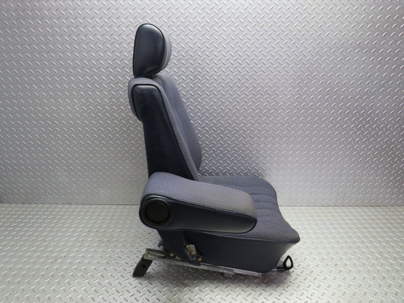 32032 Mercedes-Benz W123 230E Front Left Passenger Seat Blue