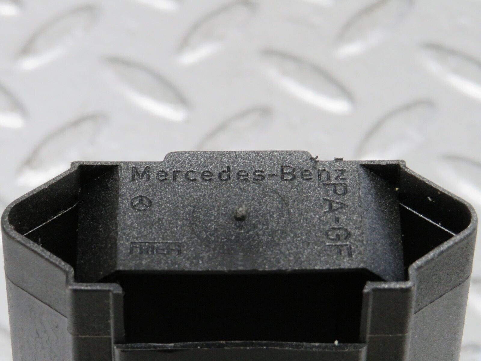 24751 Mercedes-Benz W140 S320 Rear Door Safety Check Strap