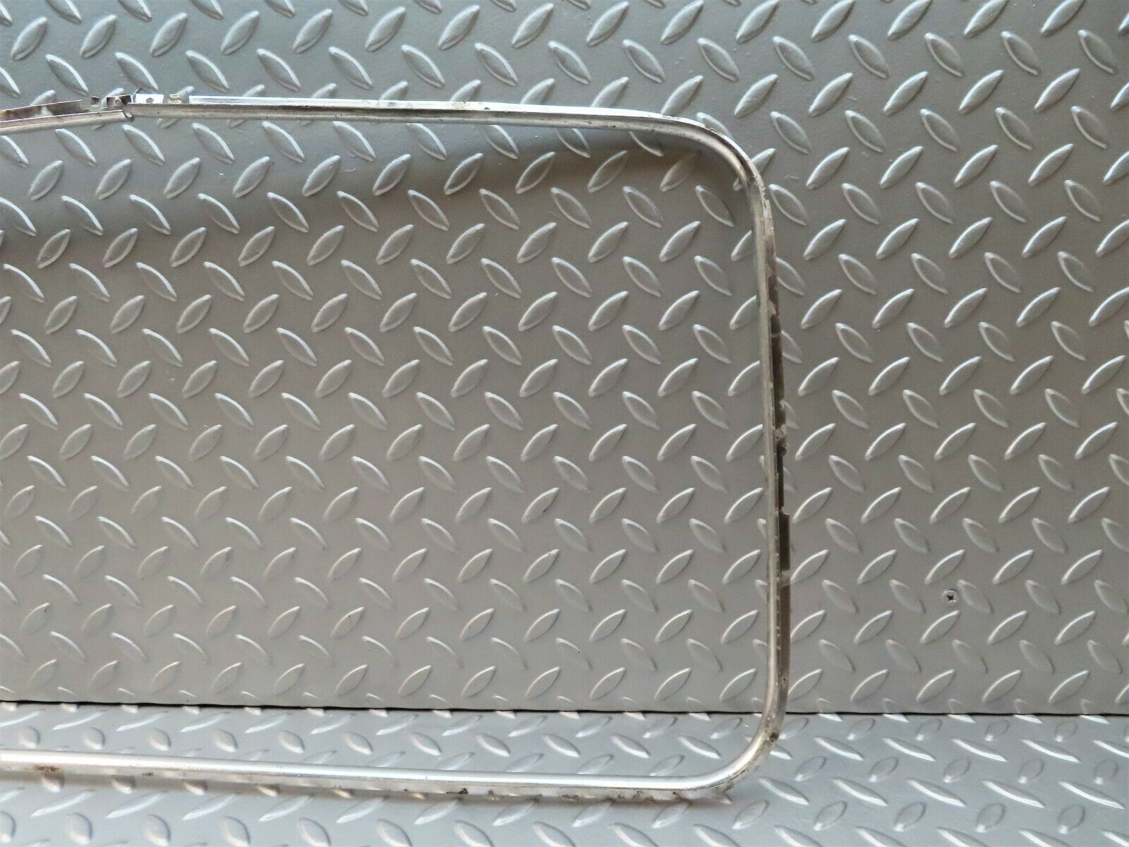 2047 Mercedes-Benz W105 219 PONTON Rear Right Door Chrome Trim