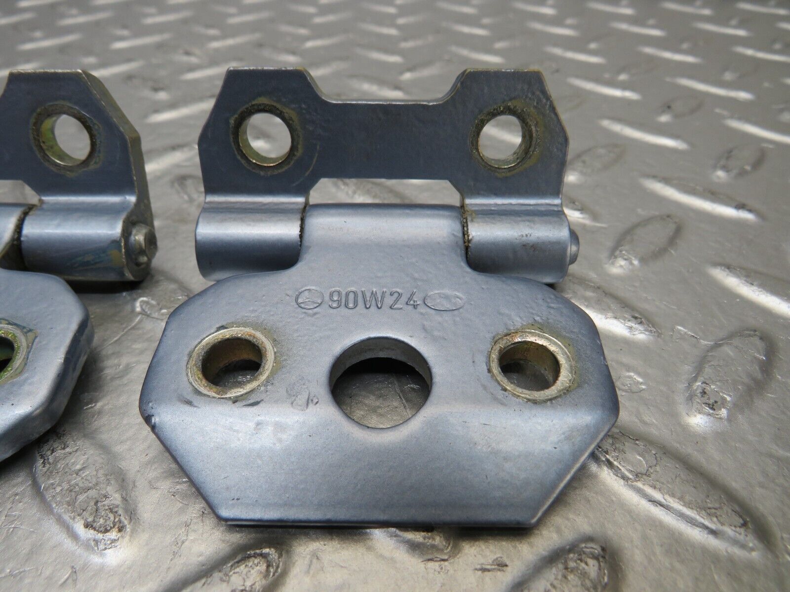 25298 Mercedes-Benz W201 190D Door Hinge Right