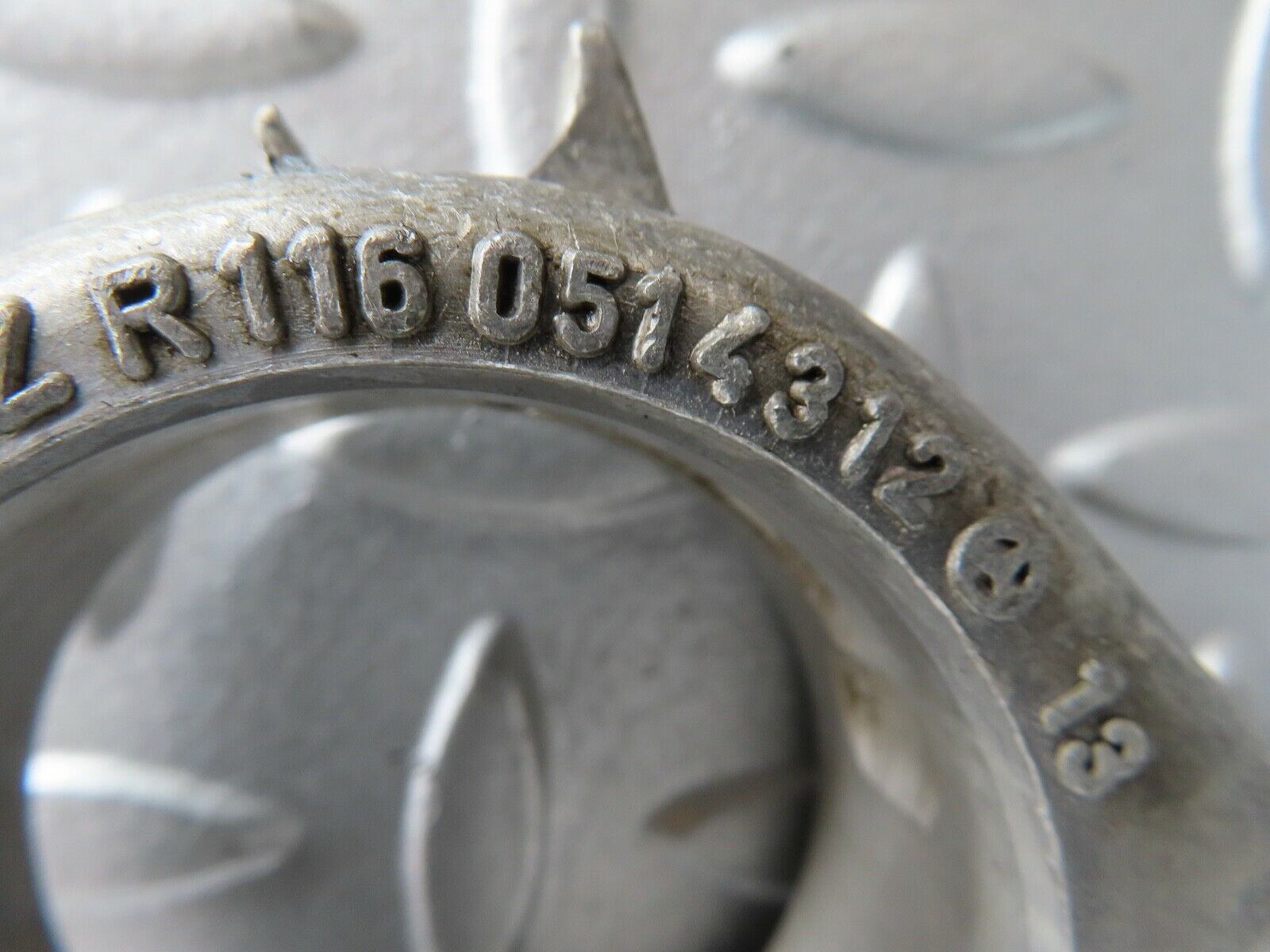 17724 Mercedes-Benz W116 450SEL Camshaft Tower Bearing 1160514312